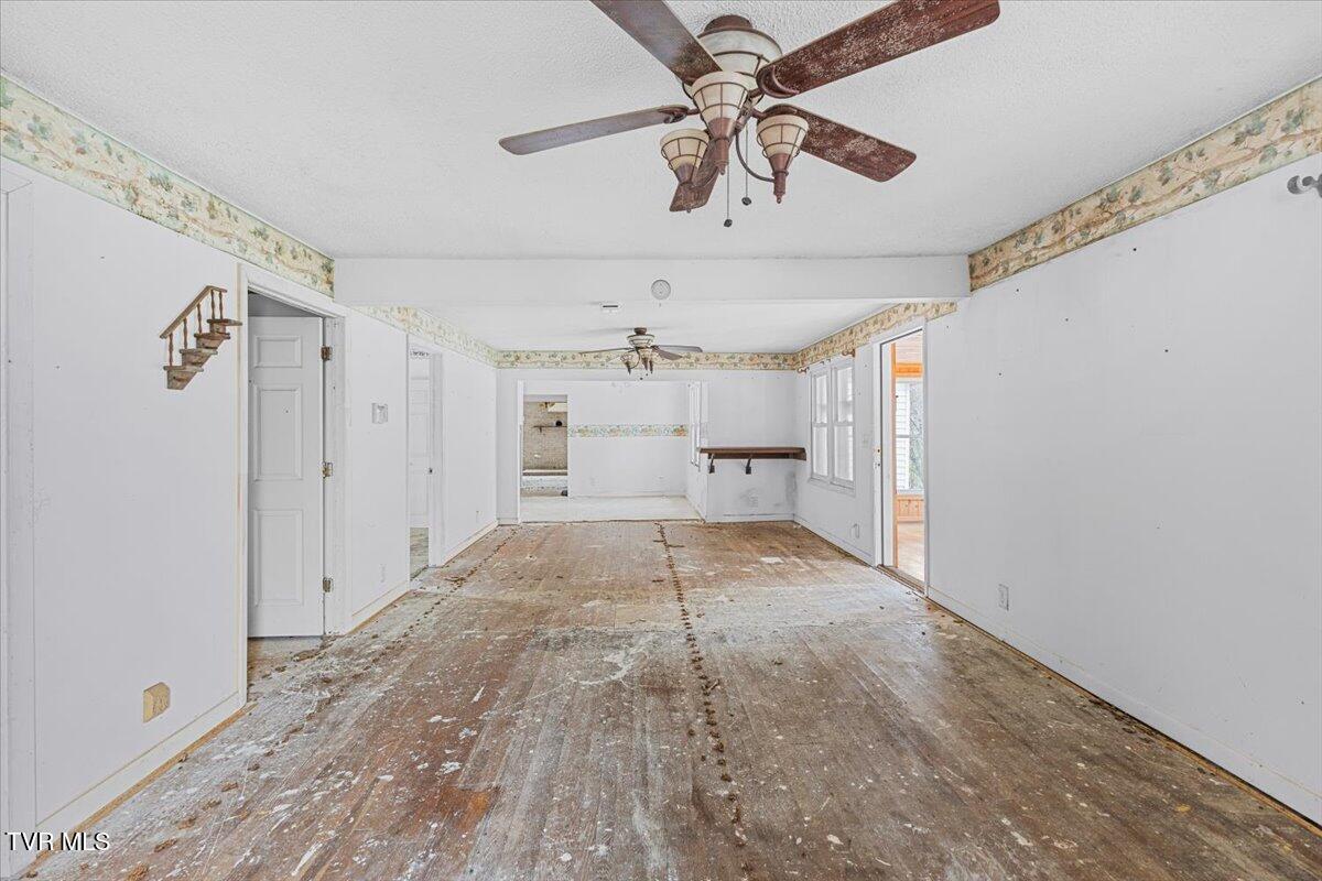 125 Miller Road Property Photo 15