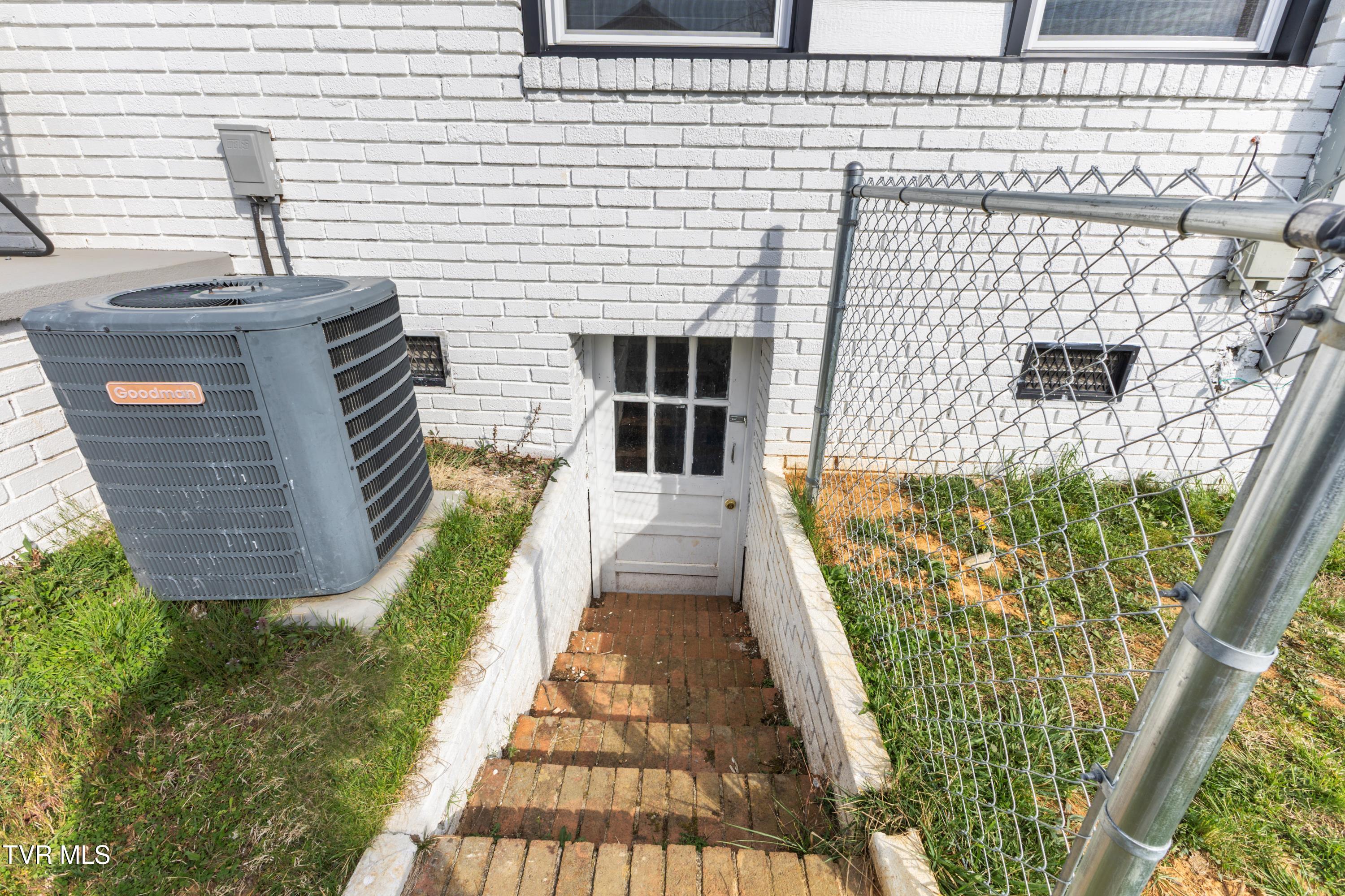 503 Florence St Street Property Photo 22