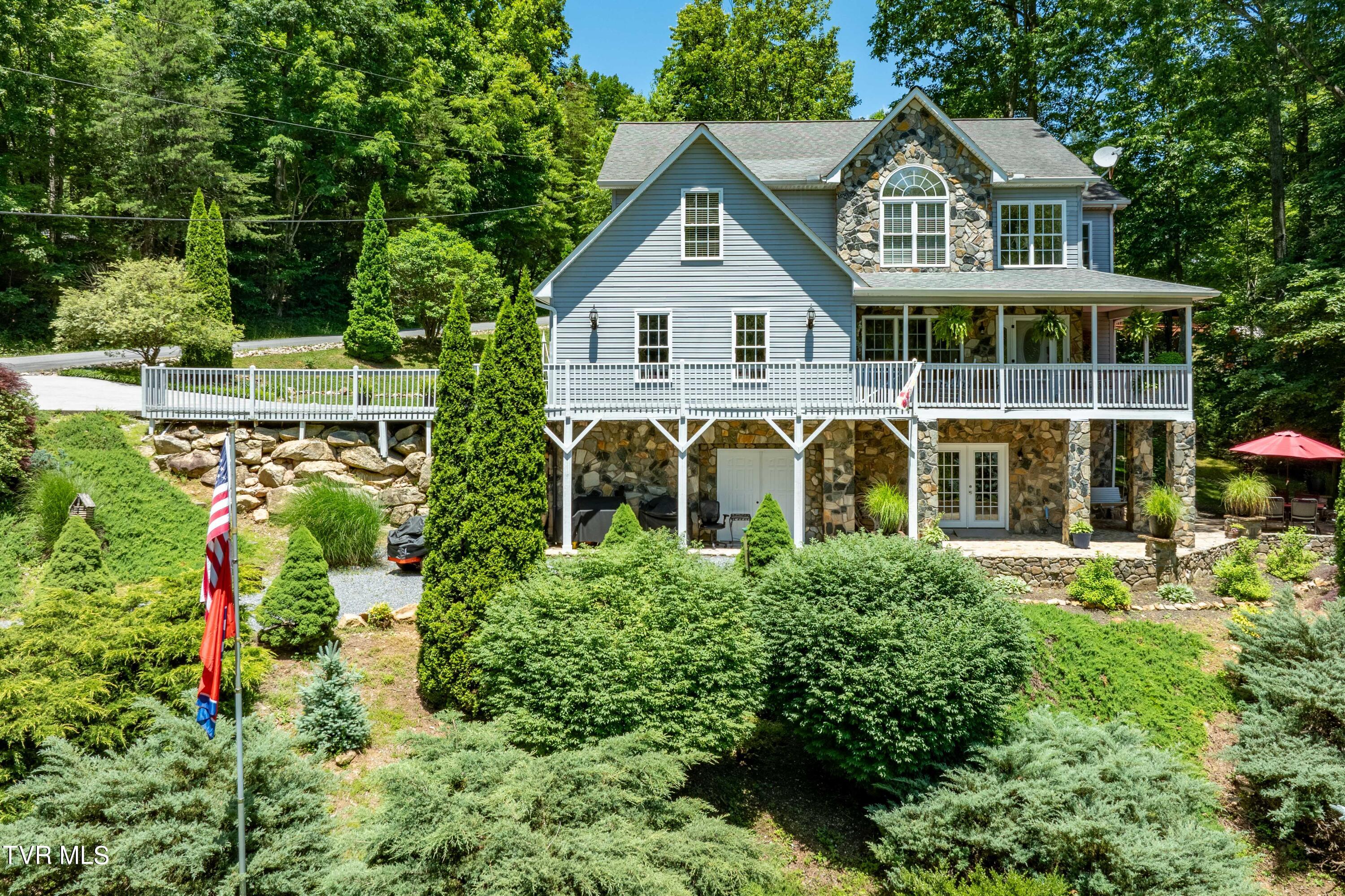 122 White Pine Road Property Photo 1