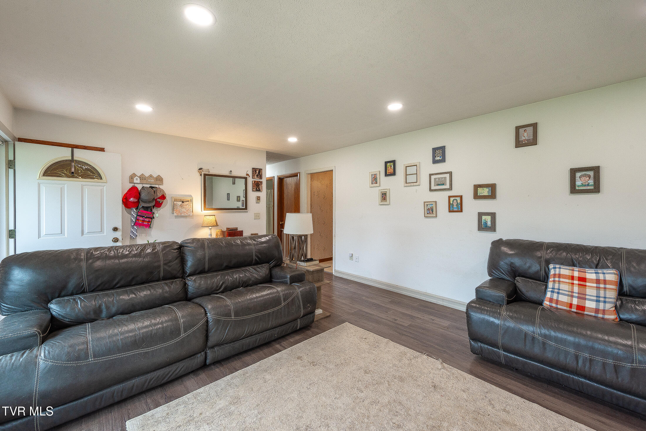 693 Summerville Road Property Photo 7