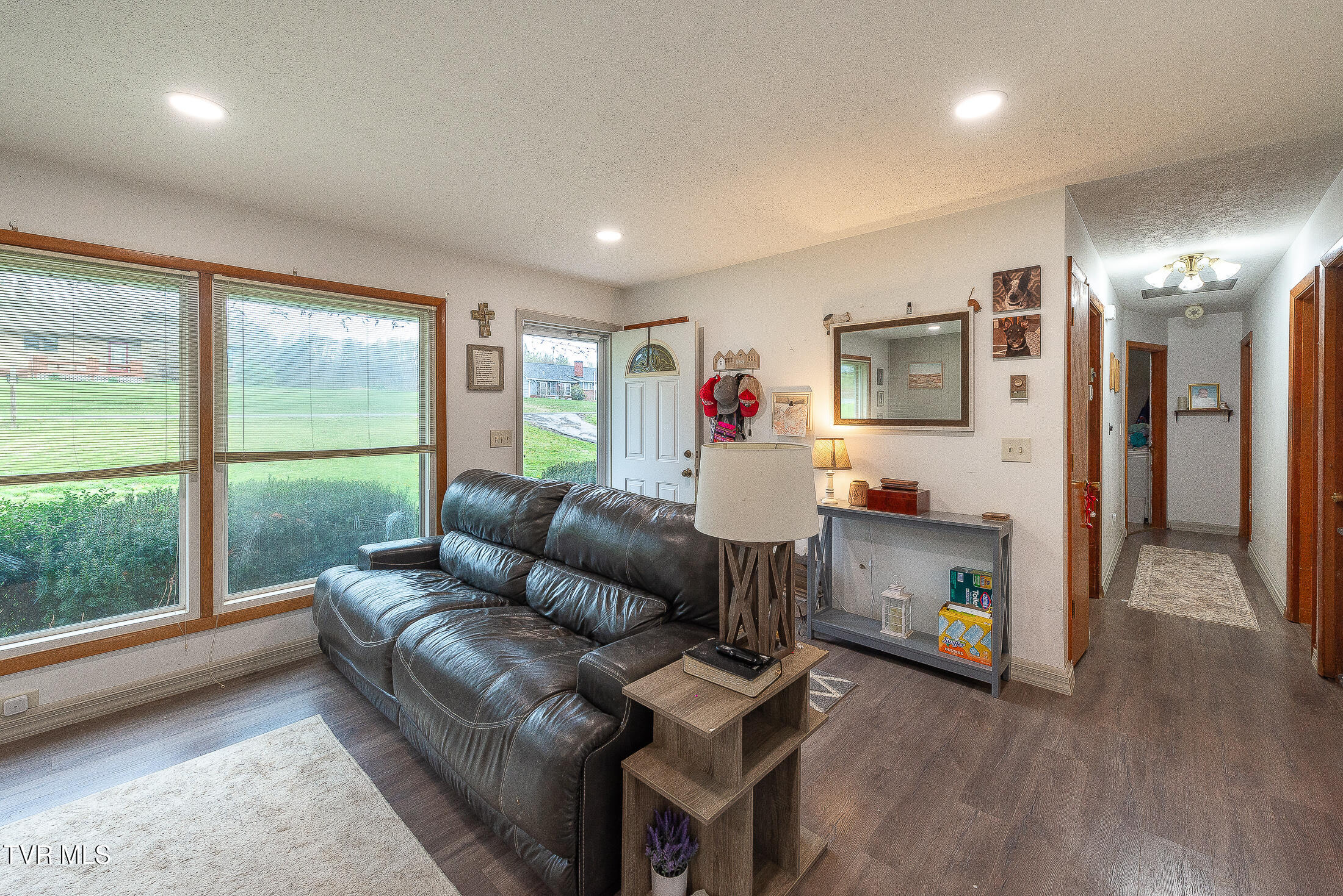 693 Summerville Road Property Photo 8