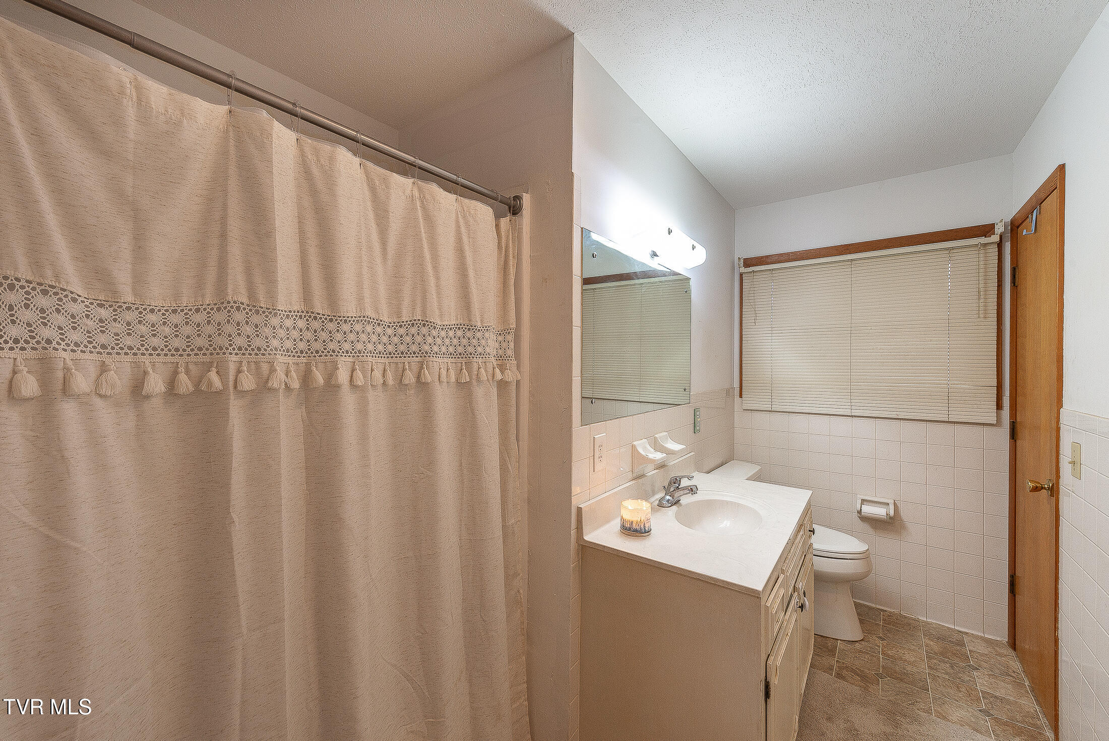 693 Summerville Road Property Photo 14