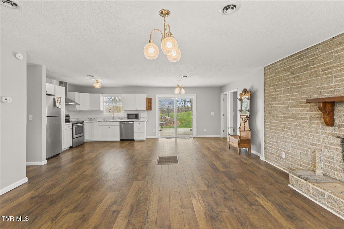 112 Hales Chapel Road Property Photo 3