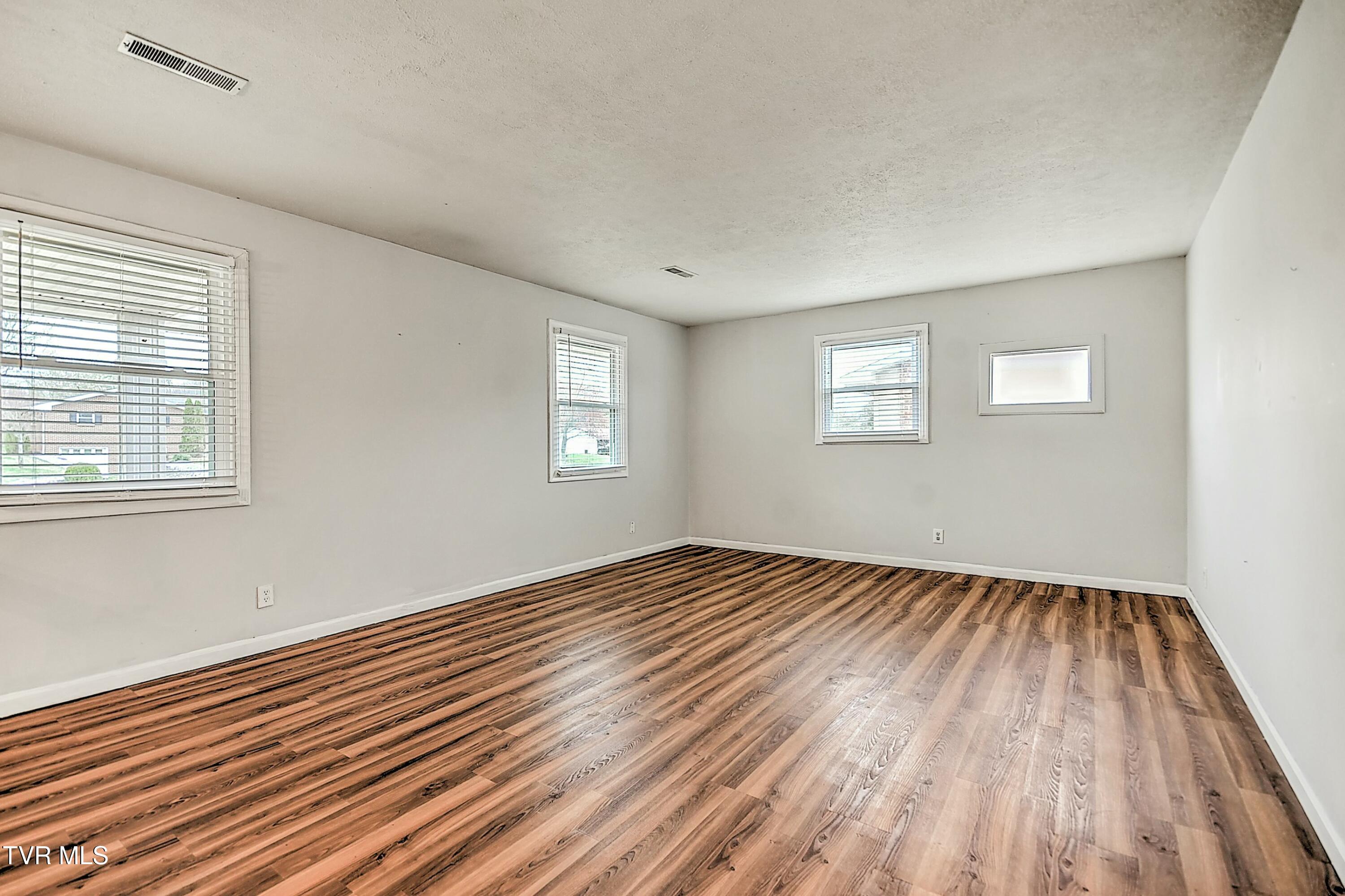 518 Spruce St Street Property Photo 8