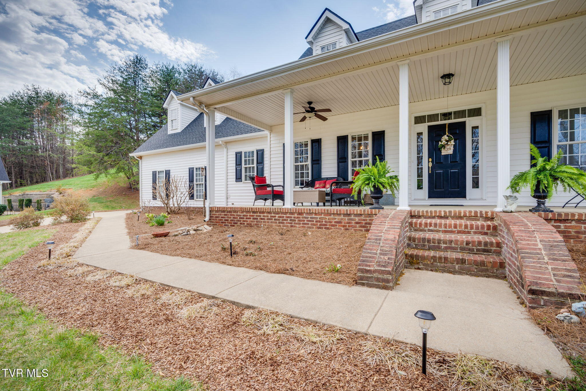 1423 Walnut Grove Road Property Photo 5
