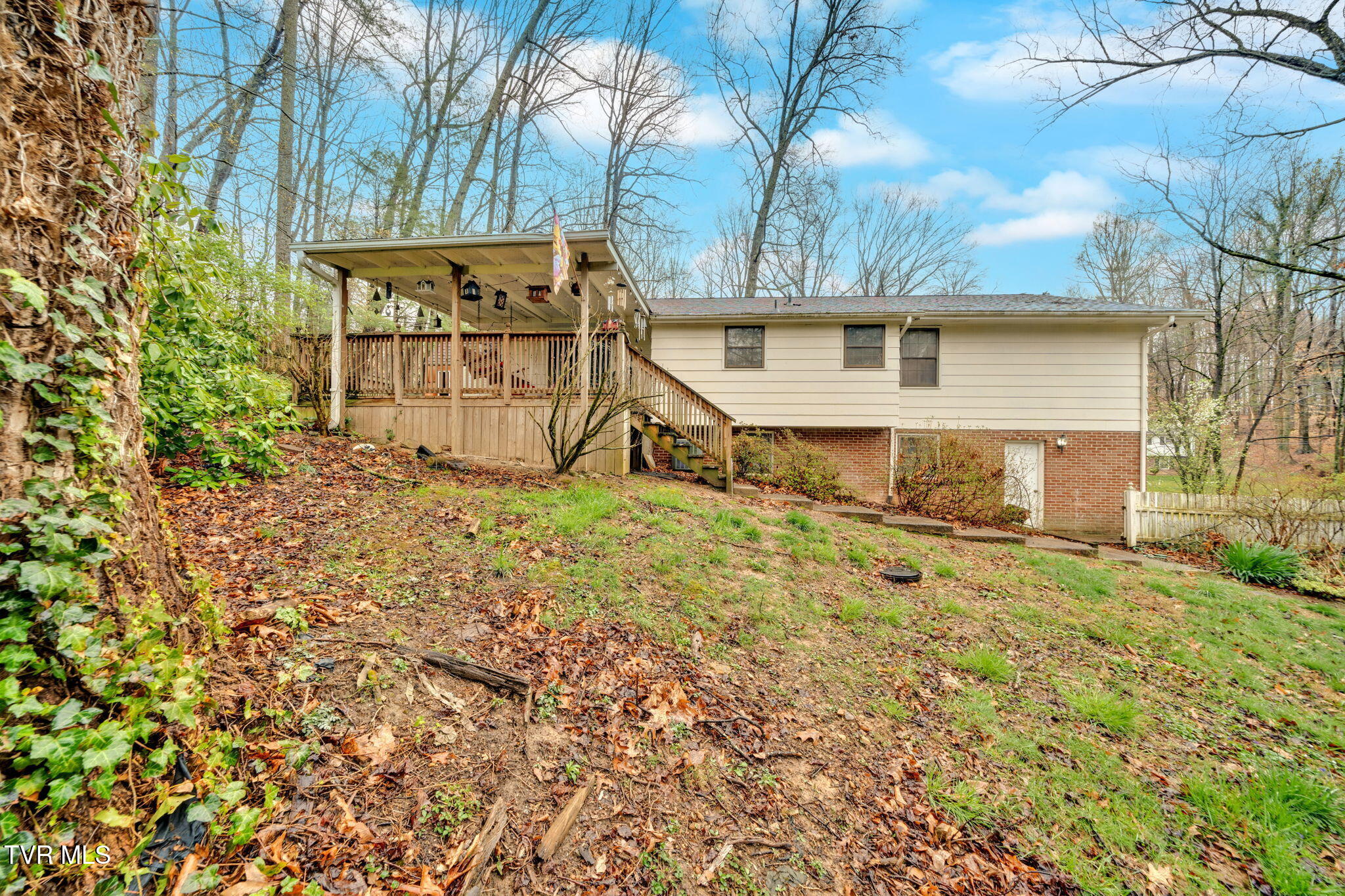 21608 Plantation Road Property Photo 2