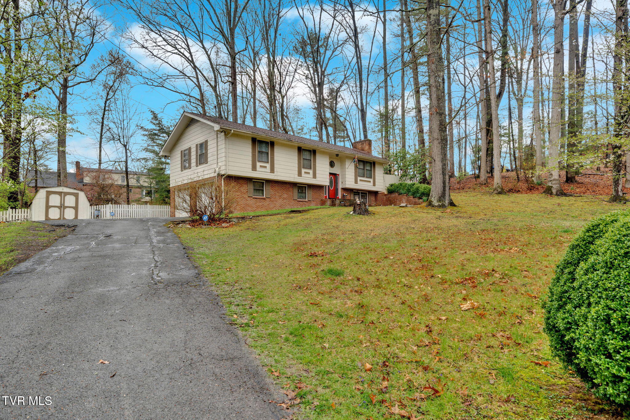 21608 Plantation Road Property Photo 3