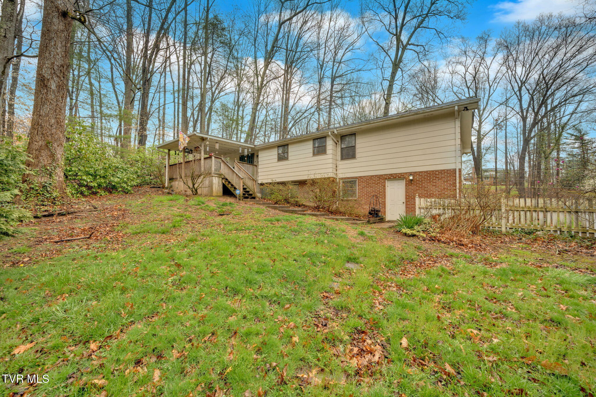 21608 Plantation Road Property Photo 4