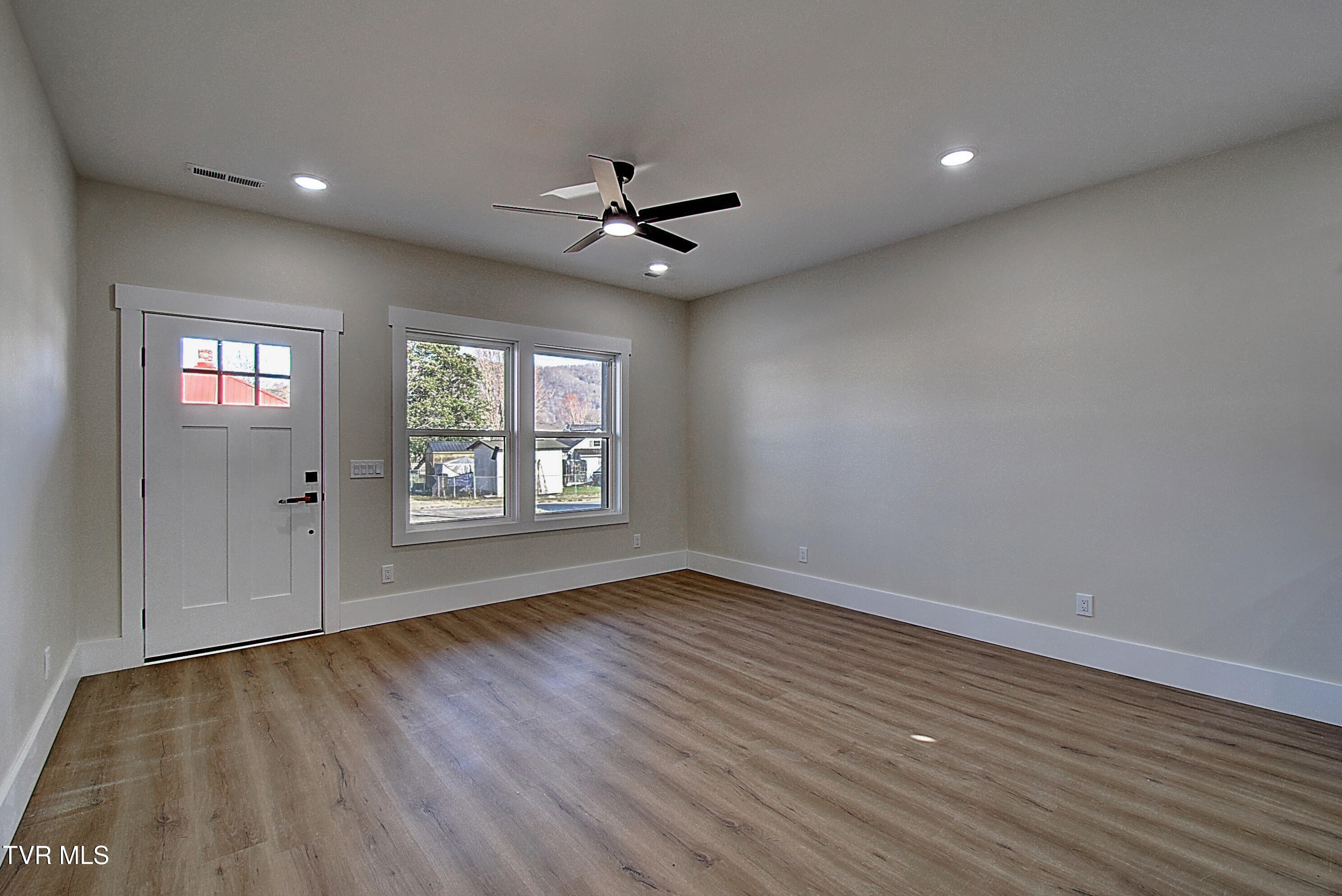 200 Carolina Ave Property Photo 3