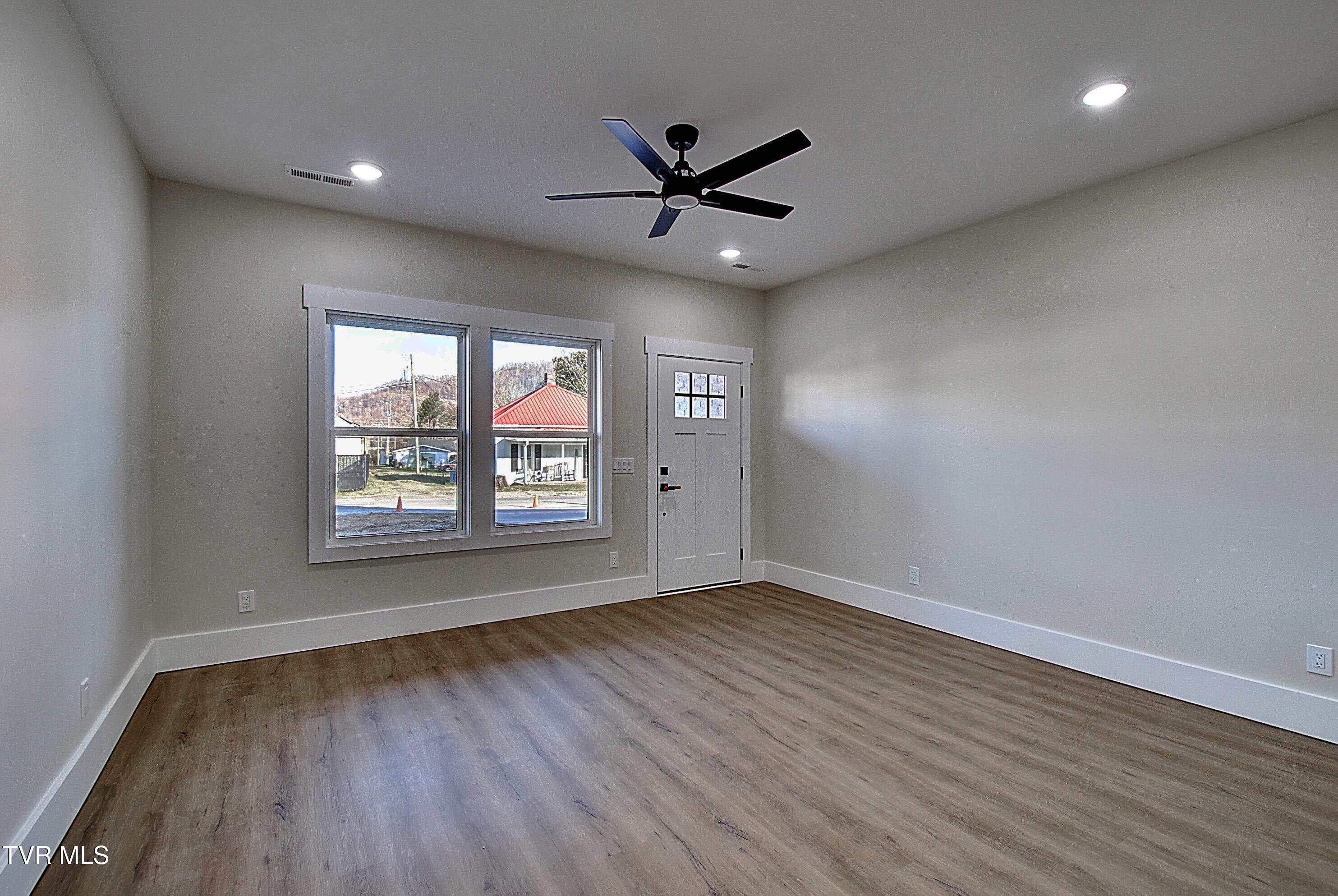 200 Carolina Ave Property Photo 6