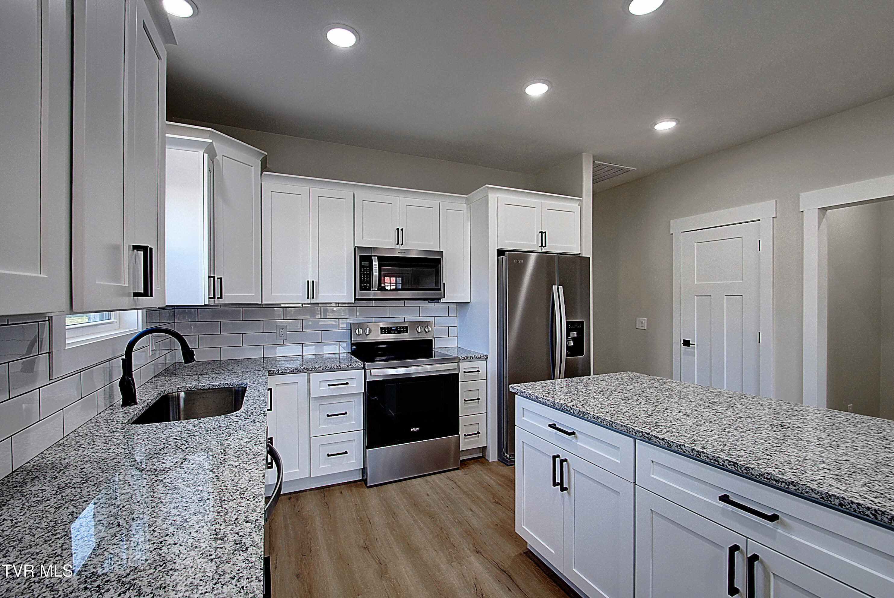 200 Carolina Ave Property Photo 8