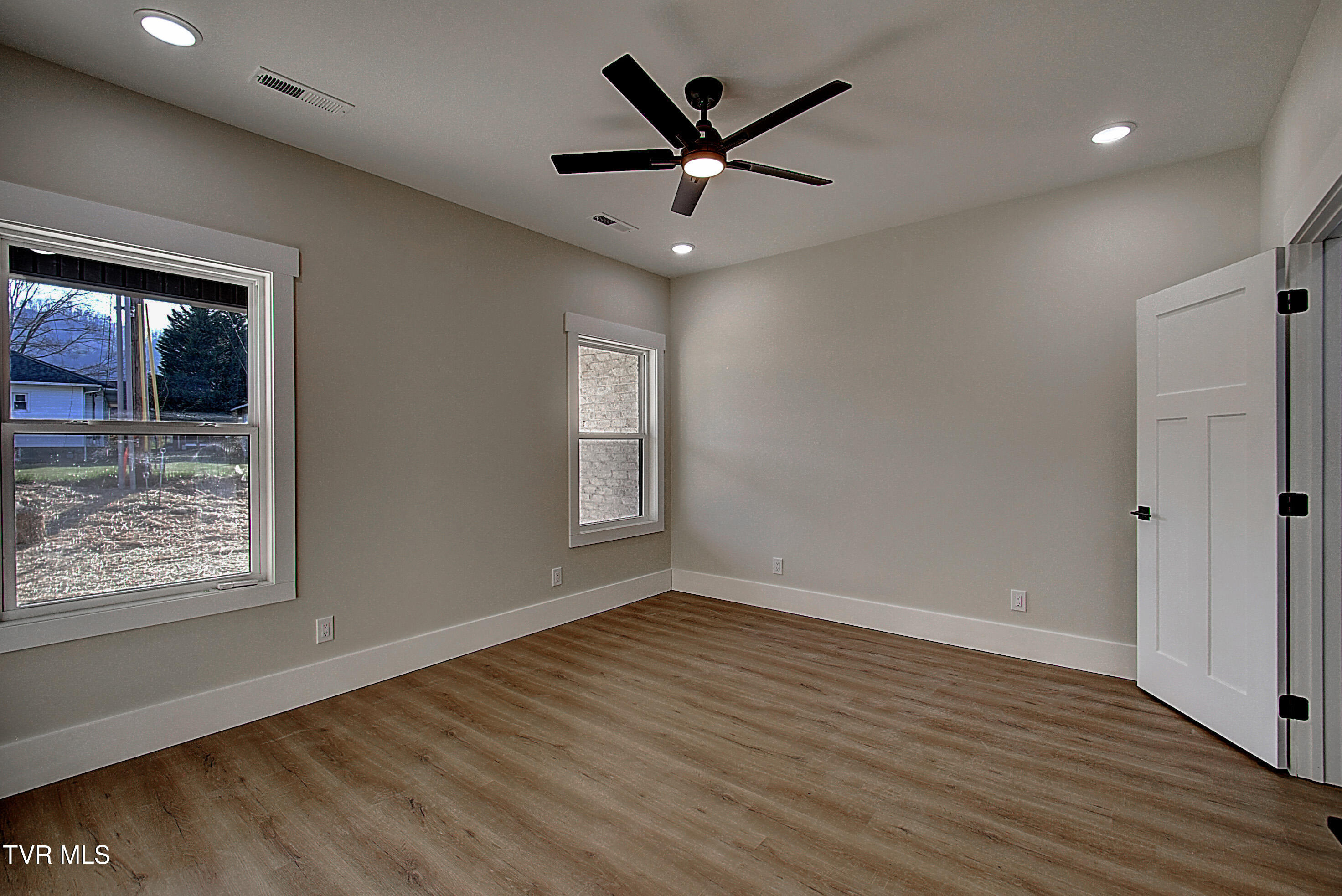 200 Carolina Ave Property Photo 15