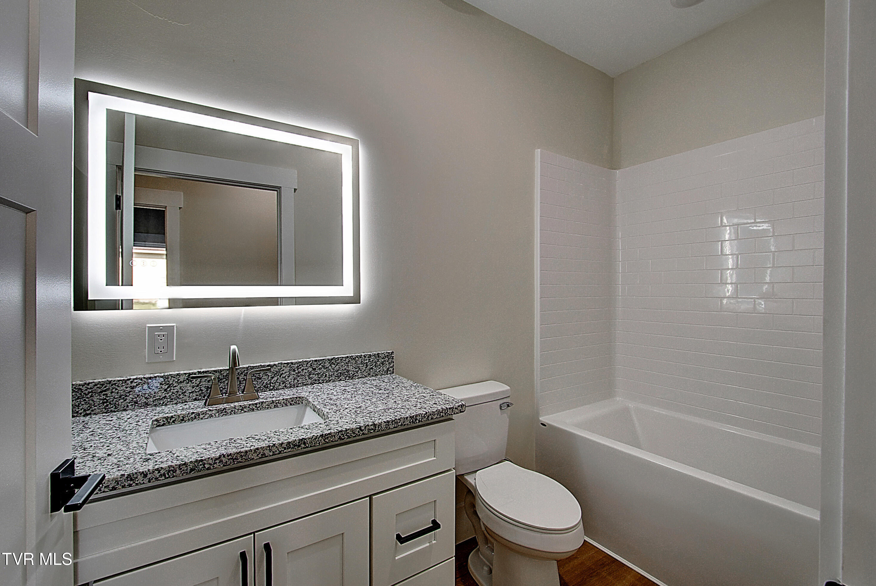 200 Carolina Ave Property Photo 24