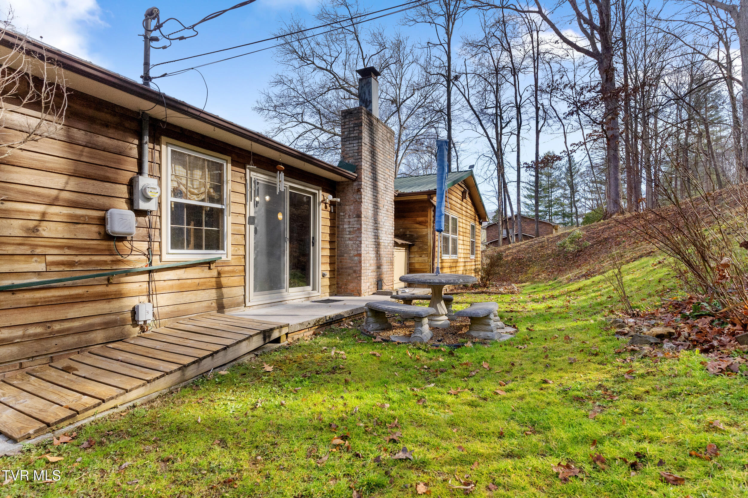 1628 Valleyview Drive Property Photo 2