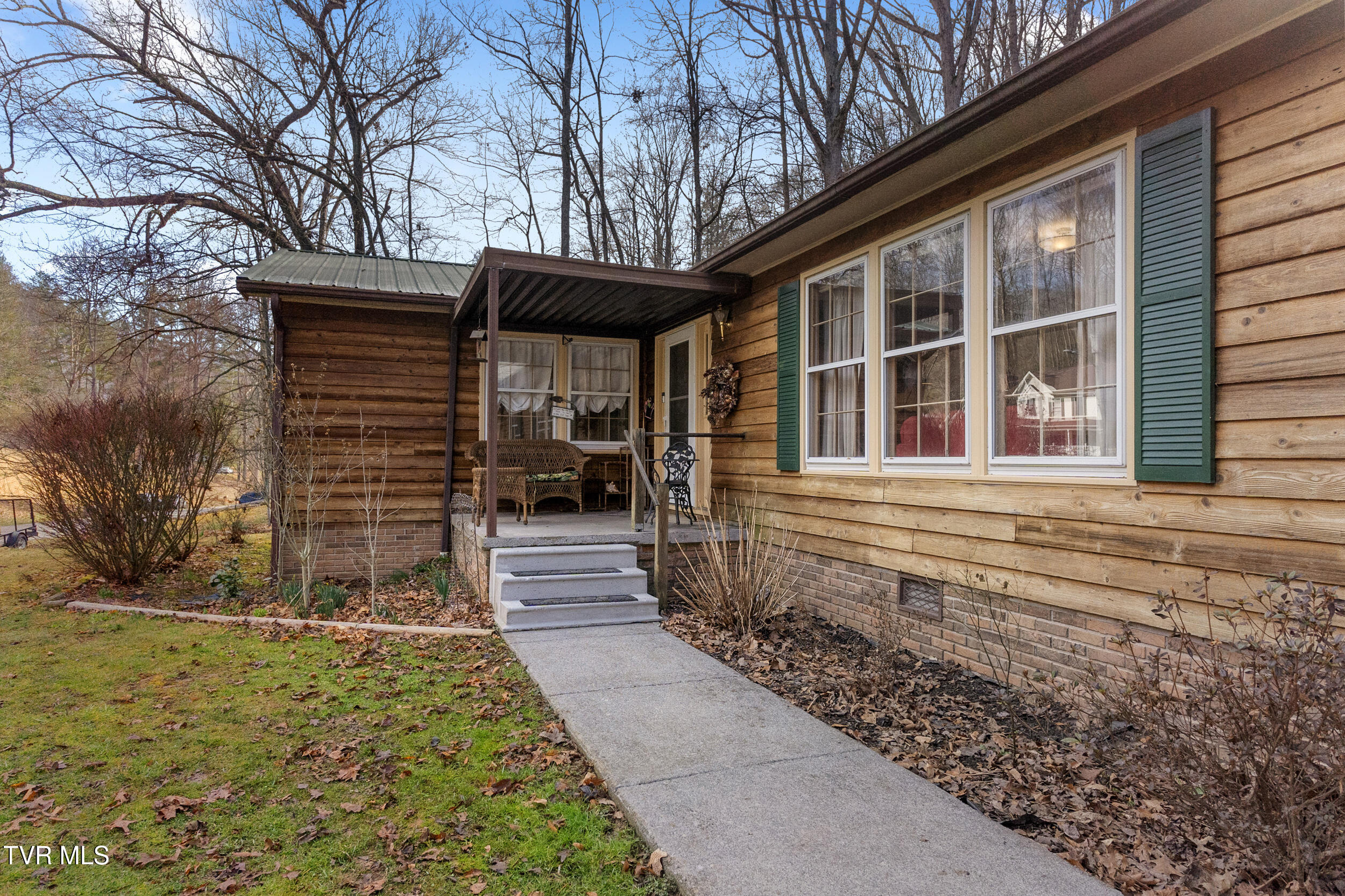 1628 Valleyview Drive Property Photo 3