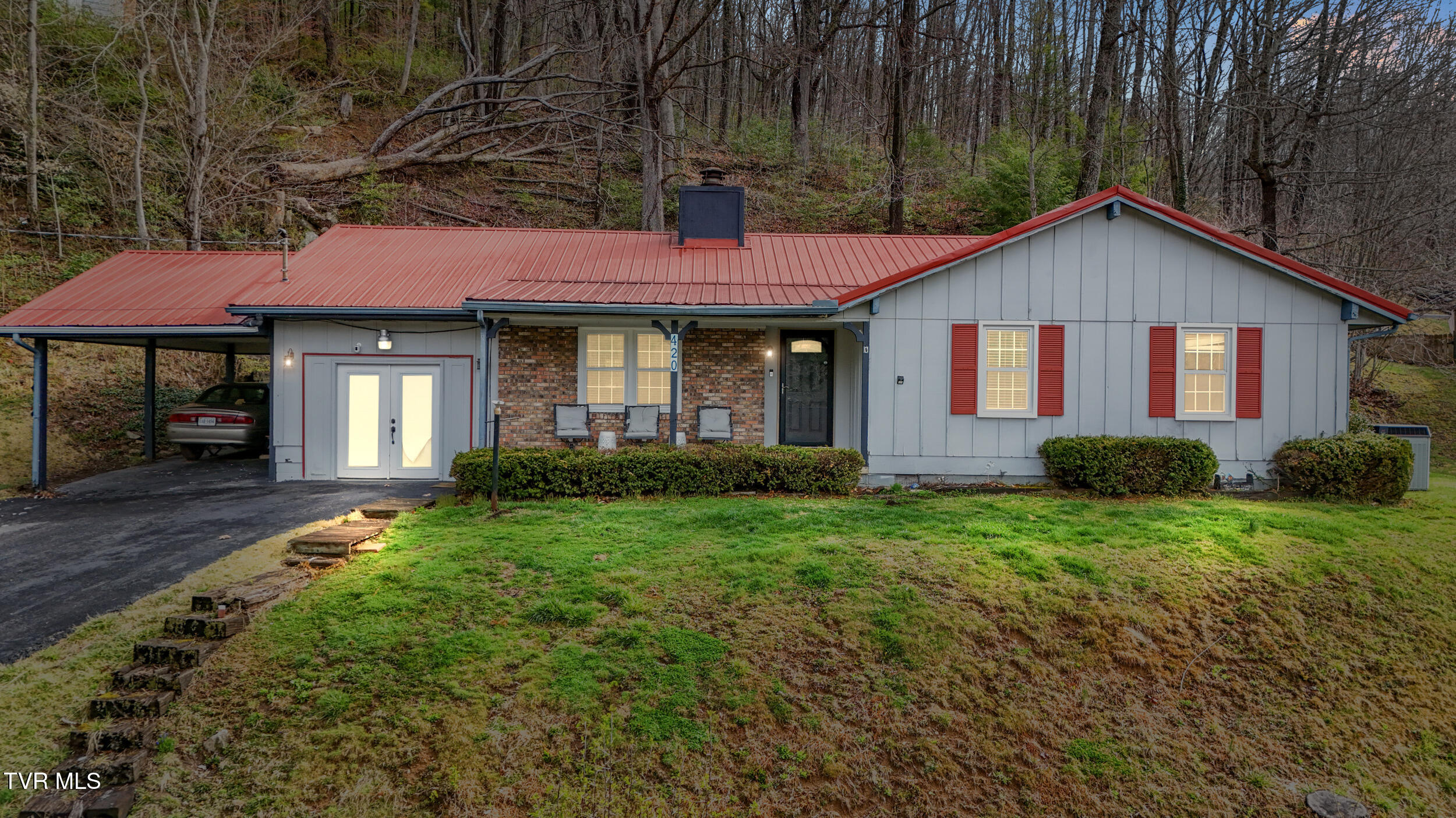 420 Northwest Poplar Street Property Photo