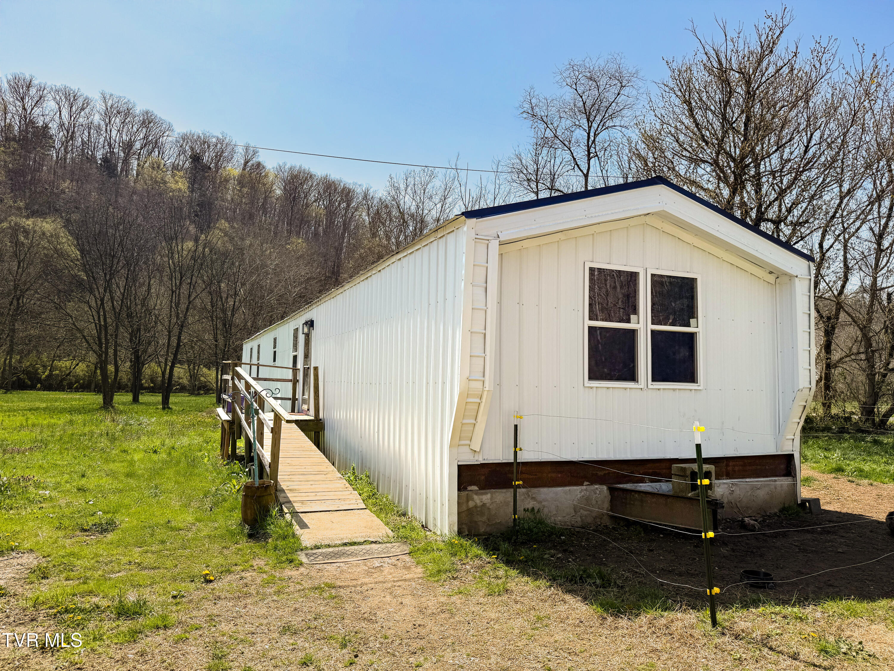 2094 Indian Creek Road Property Photo
