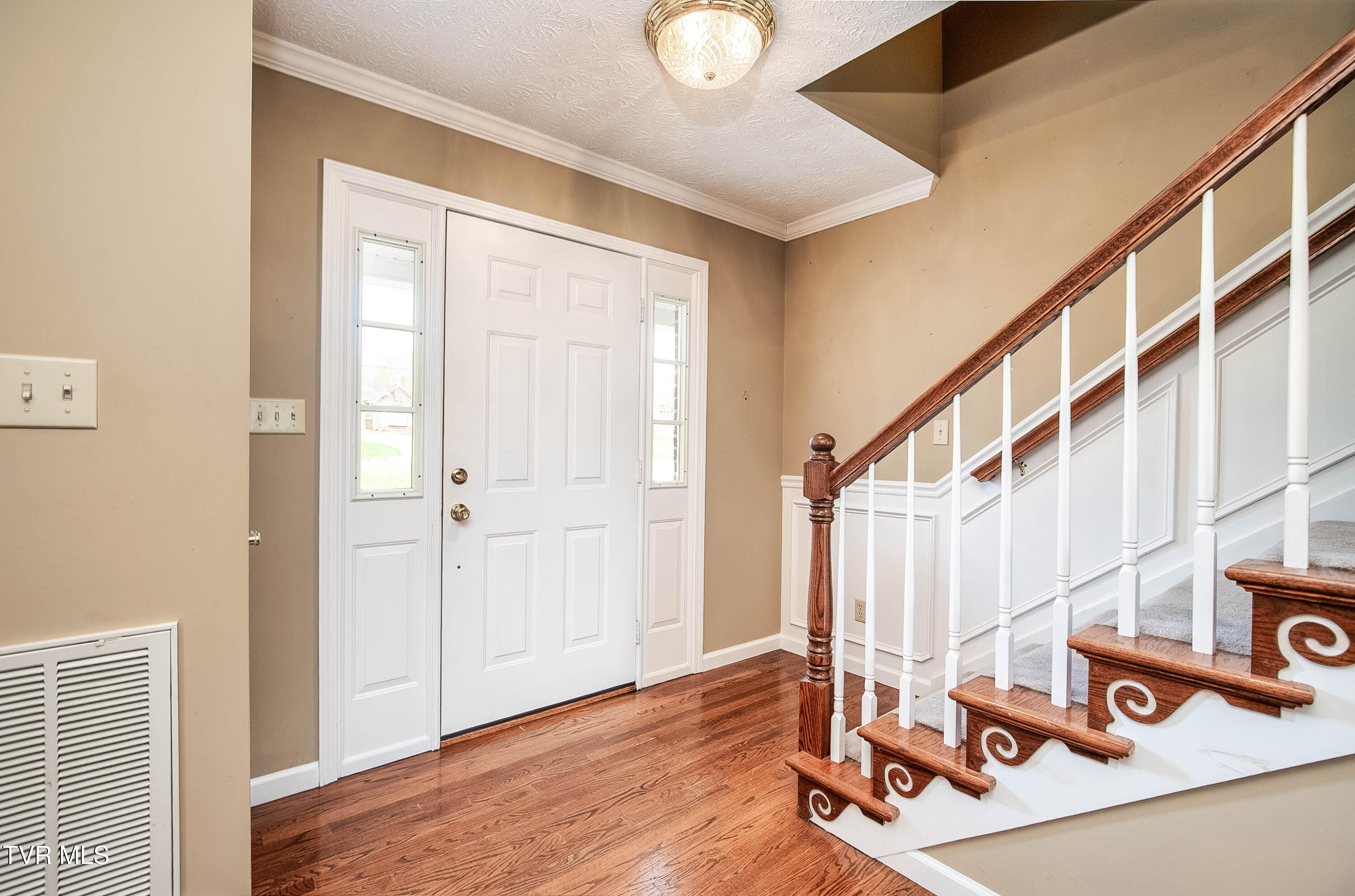 752 West Valley Drive Property Photo 2
