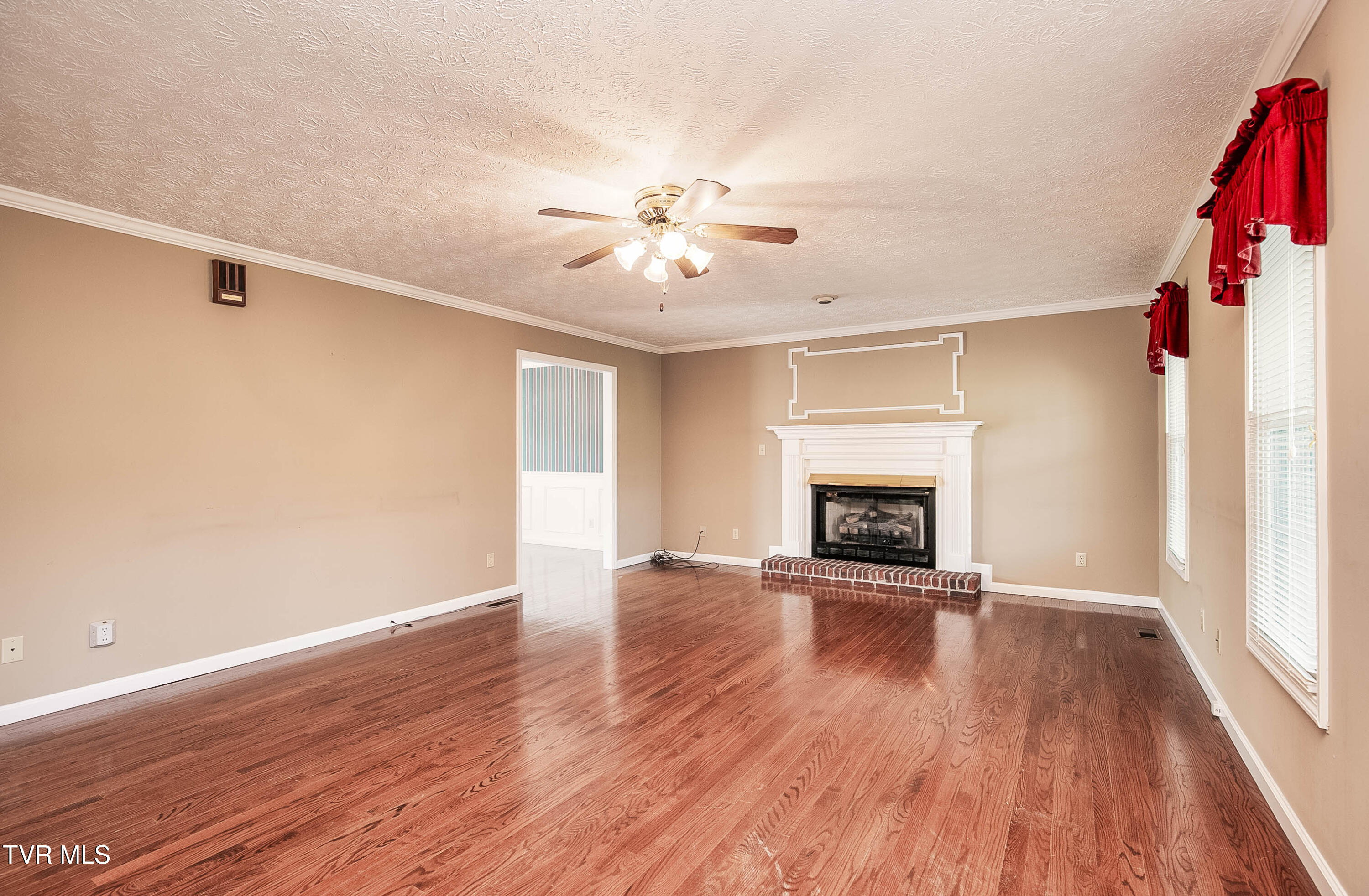 752 West Valley Drive Property Photo 3