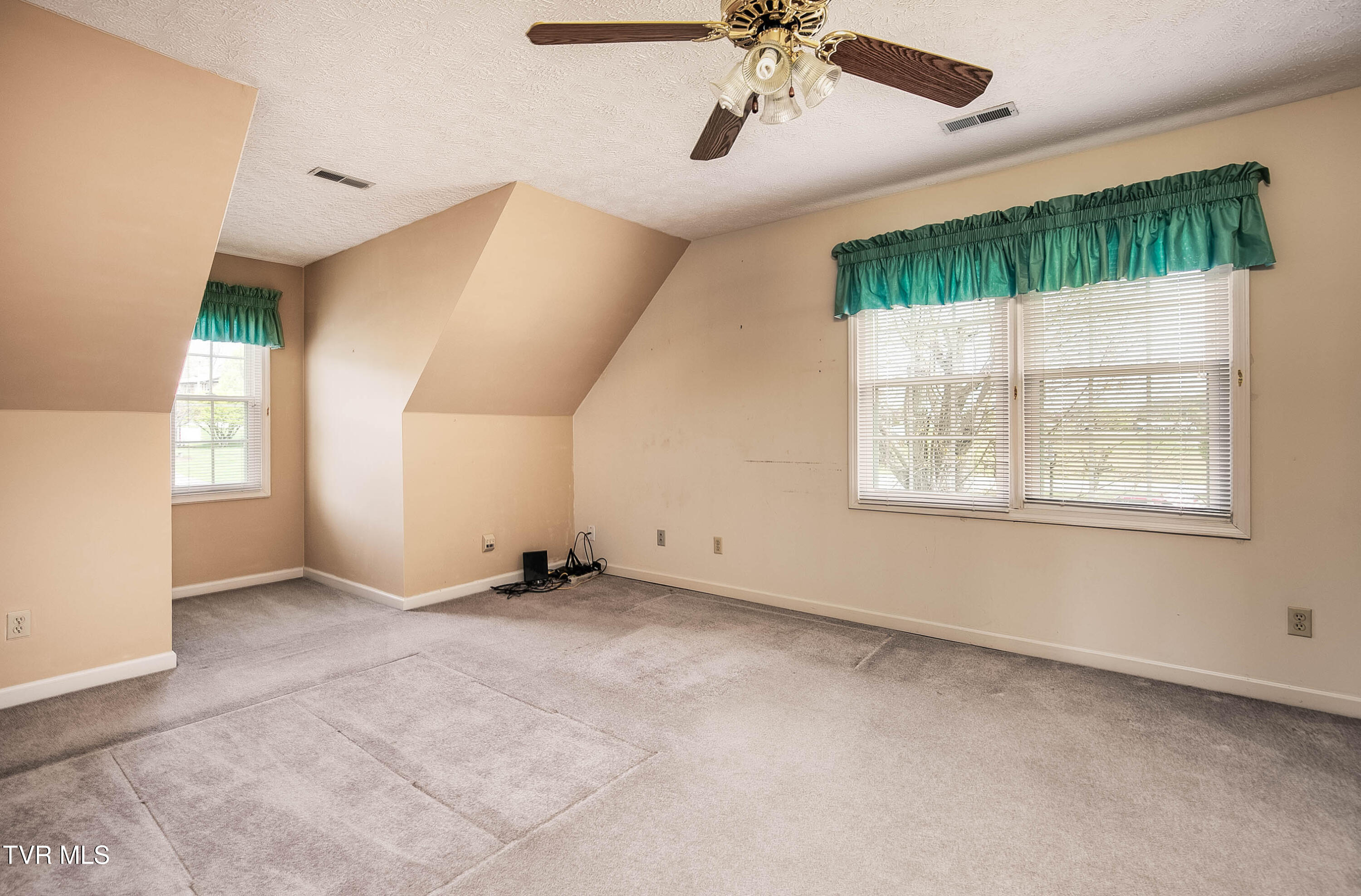 752 West Valley Drive Property Photo 21