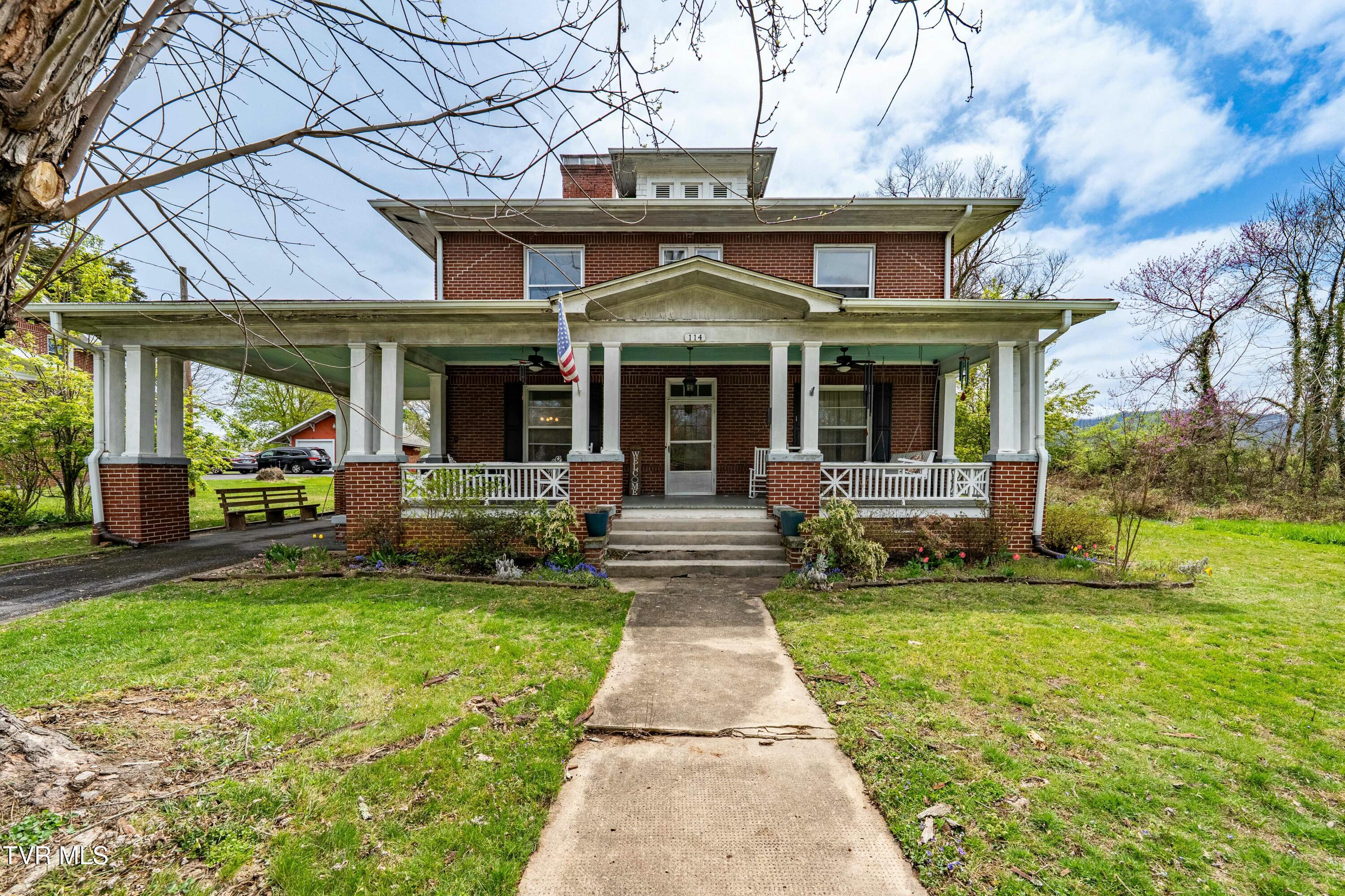 114 East Highland Road Property Photo