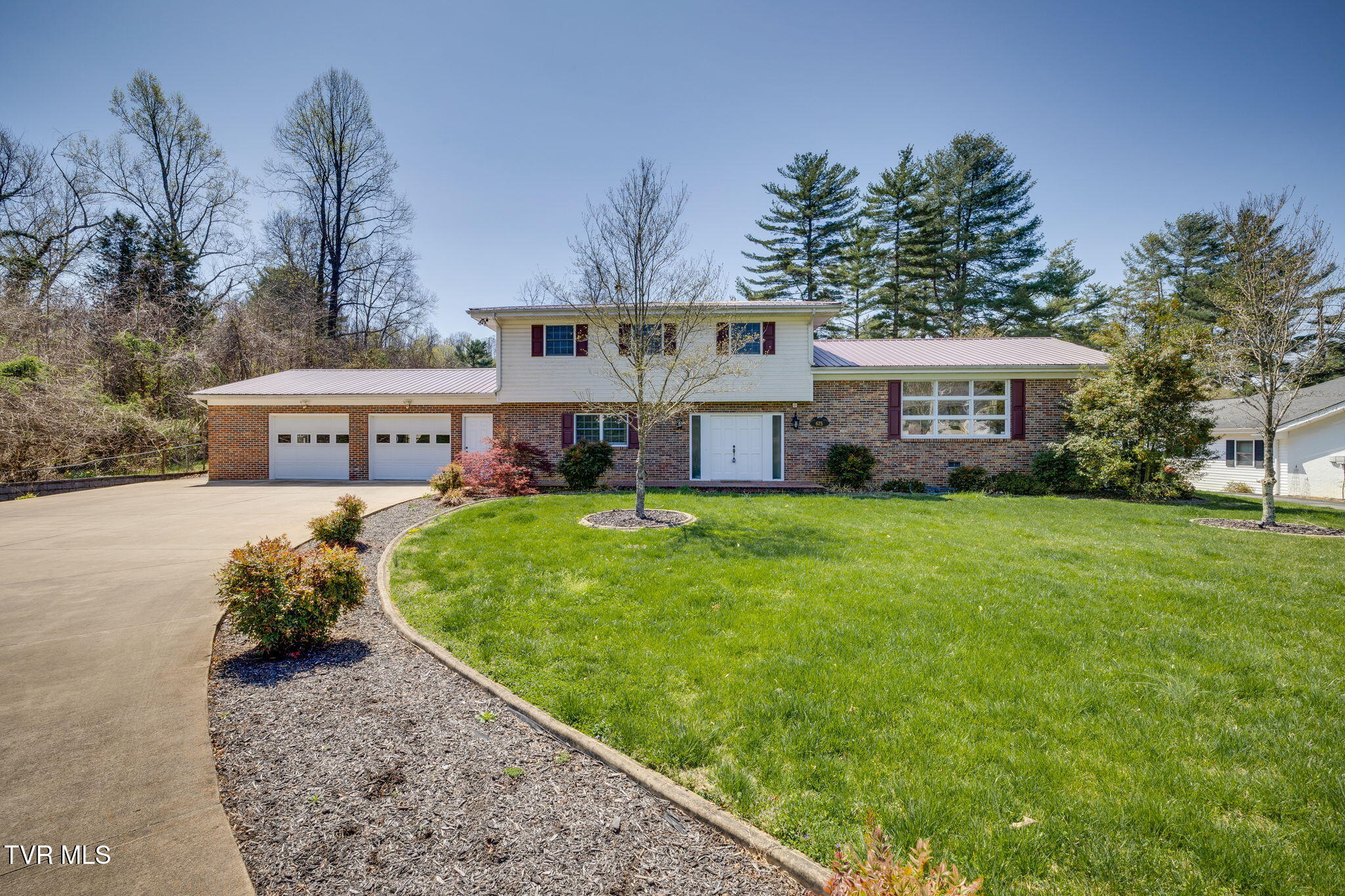 675 Golf Course Drive Property Photo