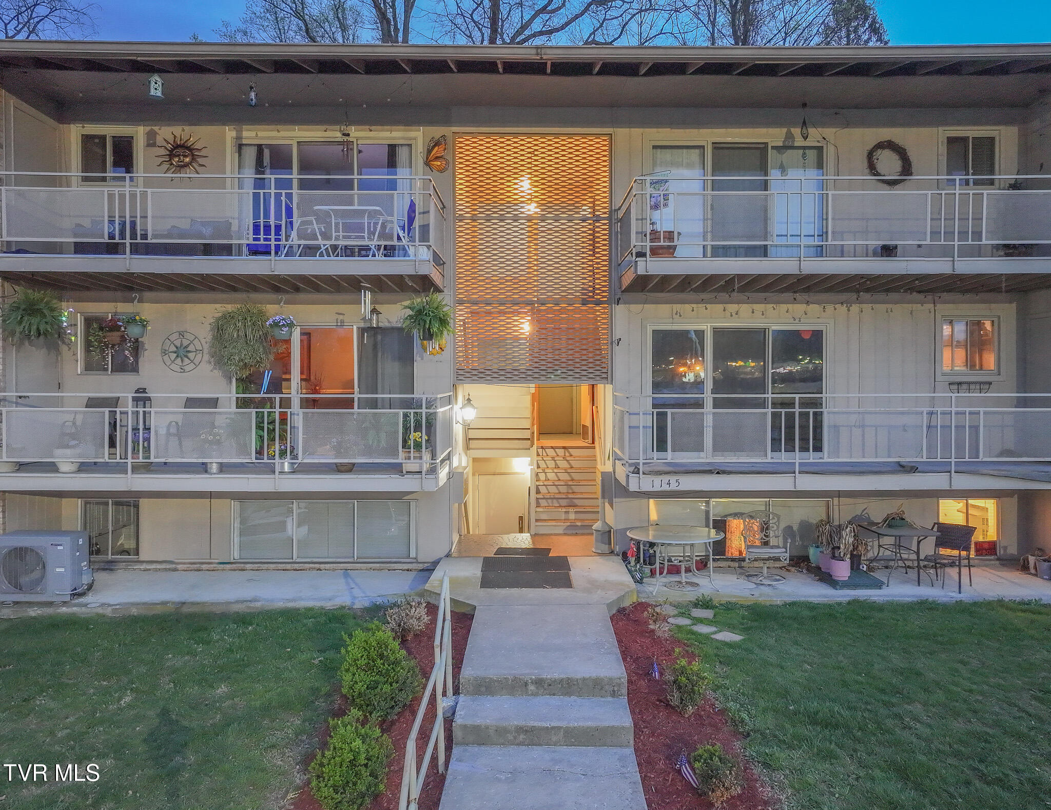 1145 Carriage Circle Property Photo 1