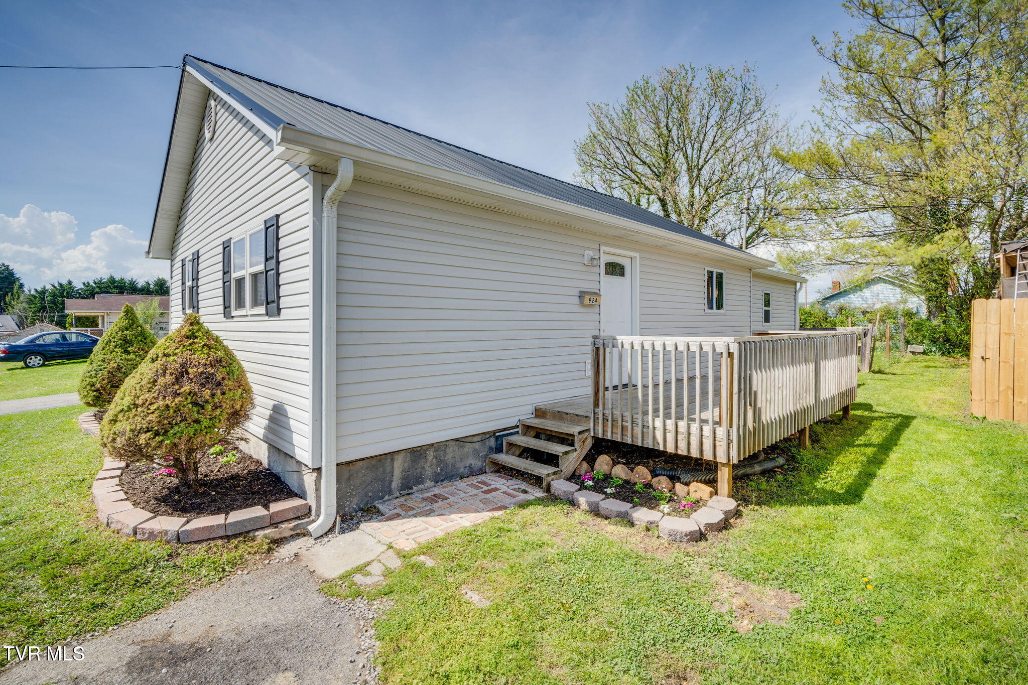 924 Campbell Street Property Photo