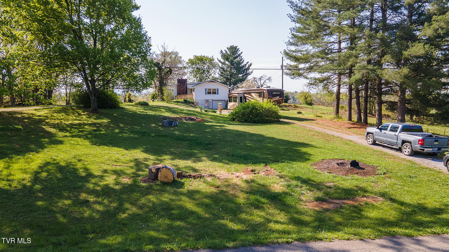 875 Pates Hill Road Property Photo