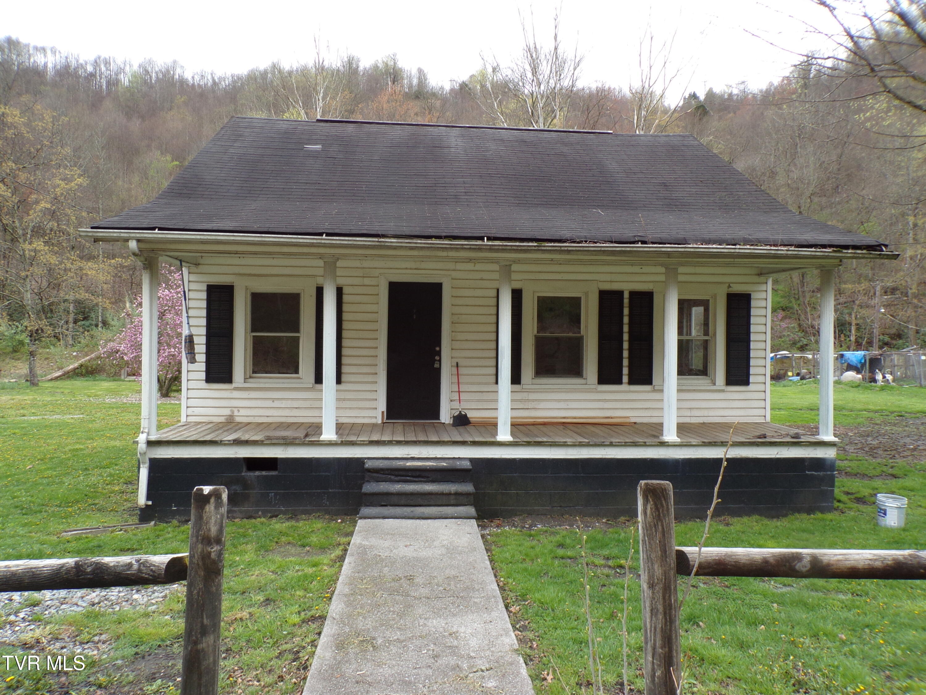 2342 Roda Road Property Photo
