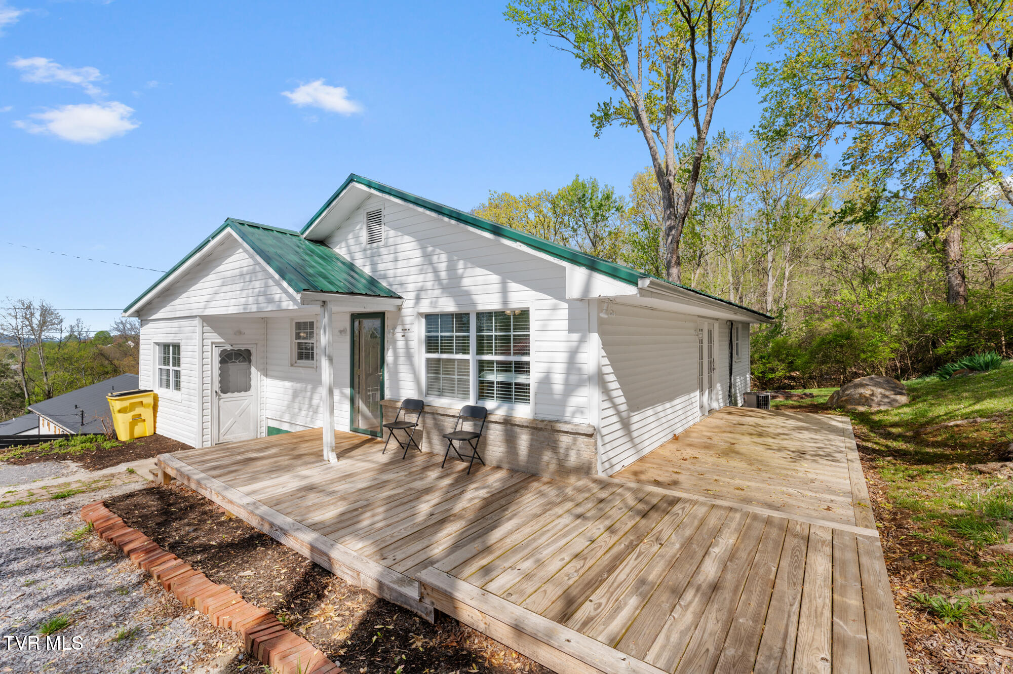300 Gale Avenue Property Photo