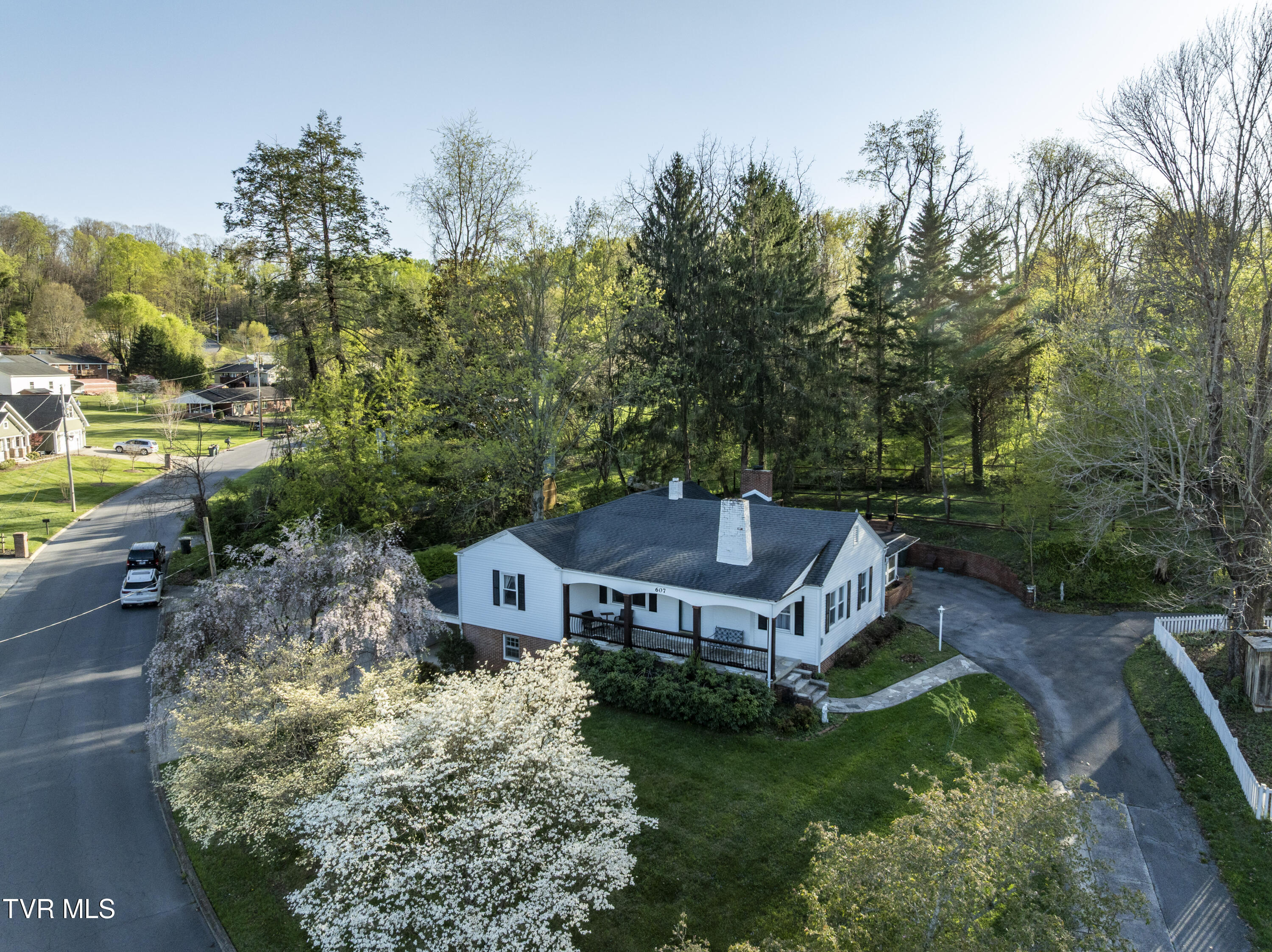 607 Carter Boulevard Property Photo