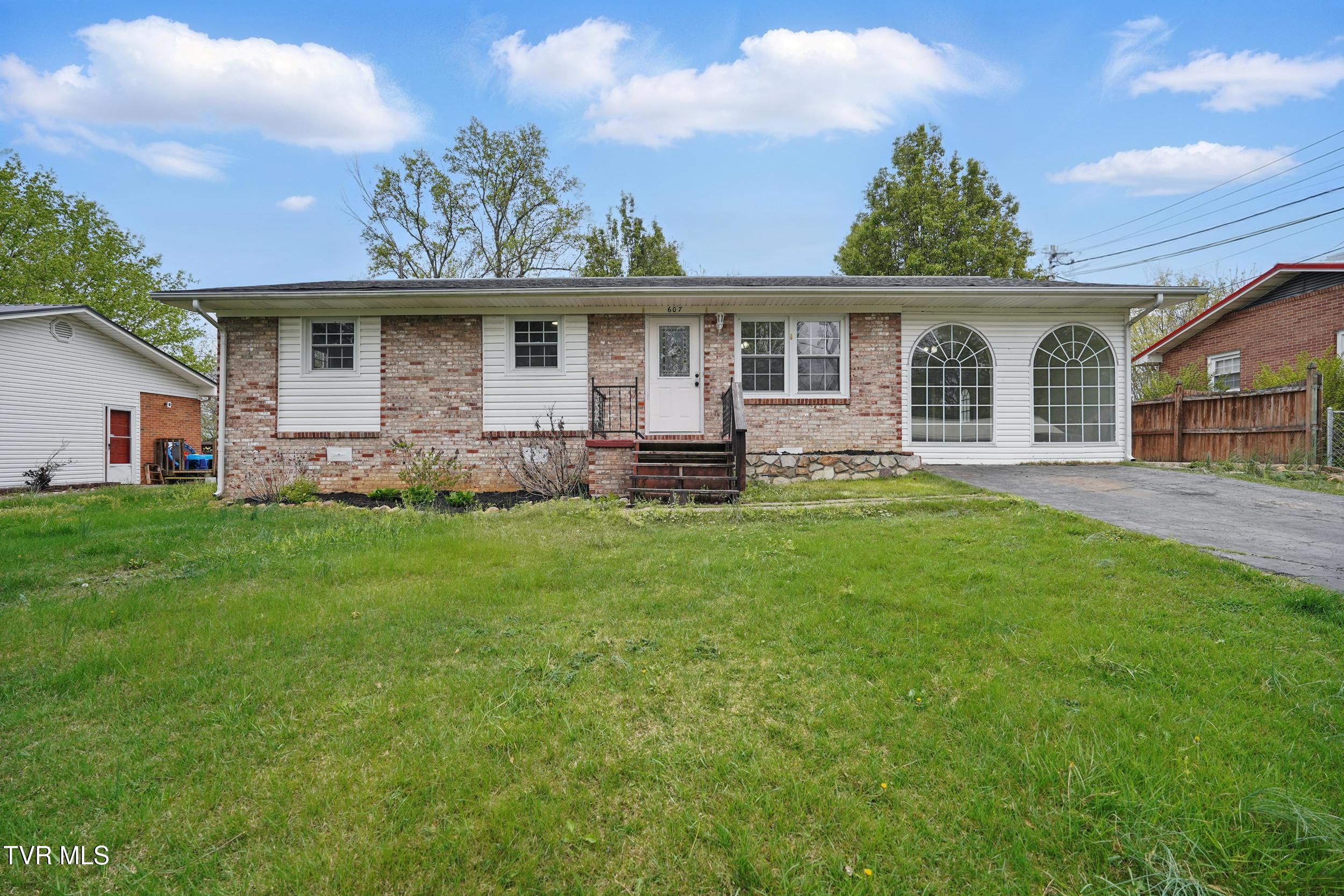 607 Bradley Street Property Photo
