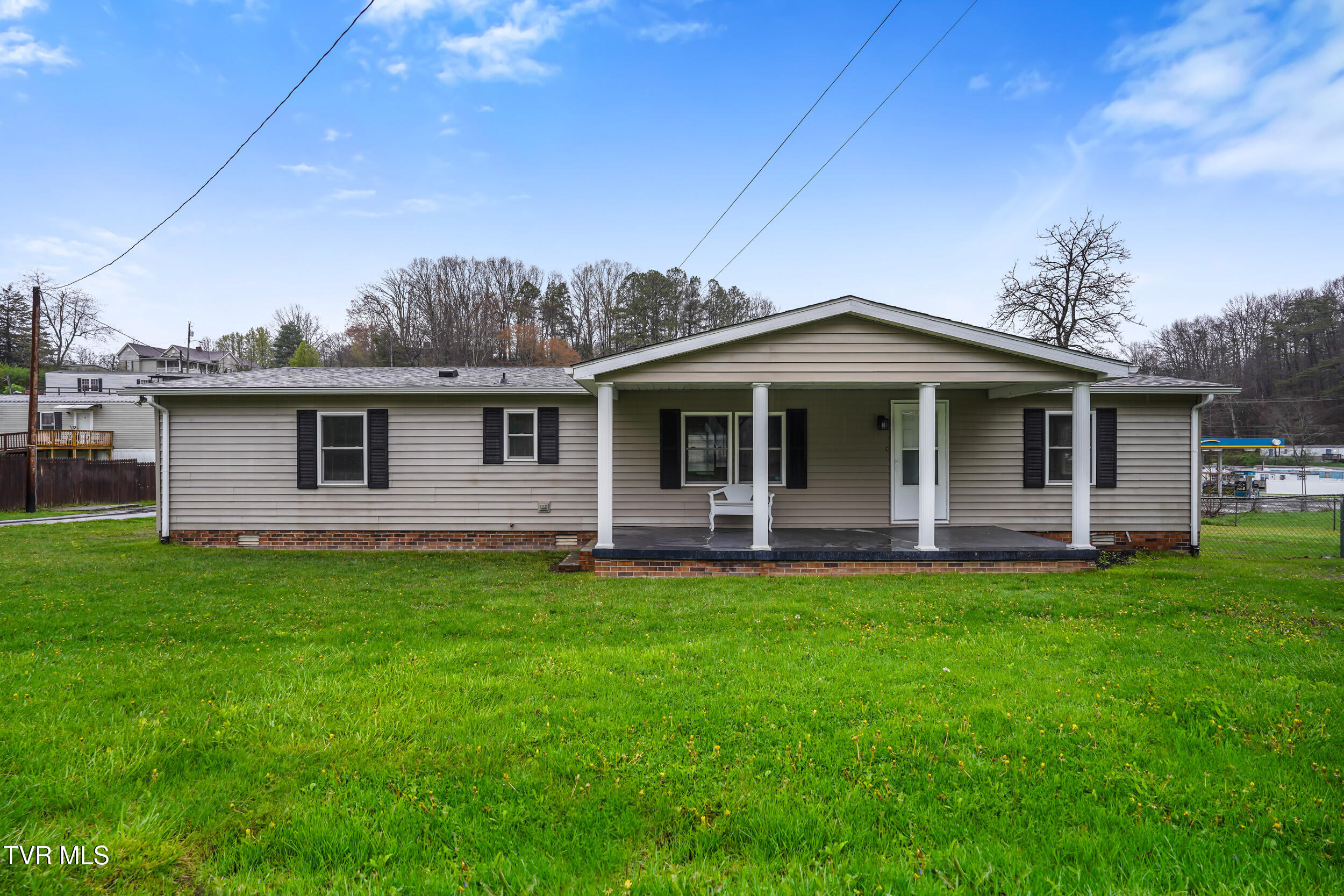 513 Southeast Central Street Property Photo