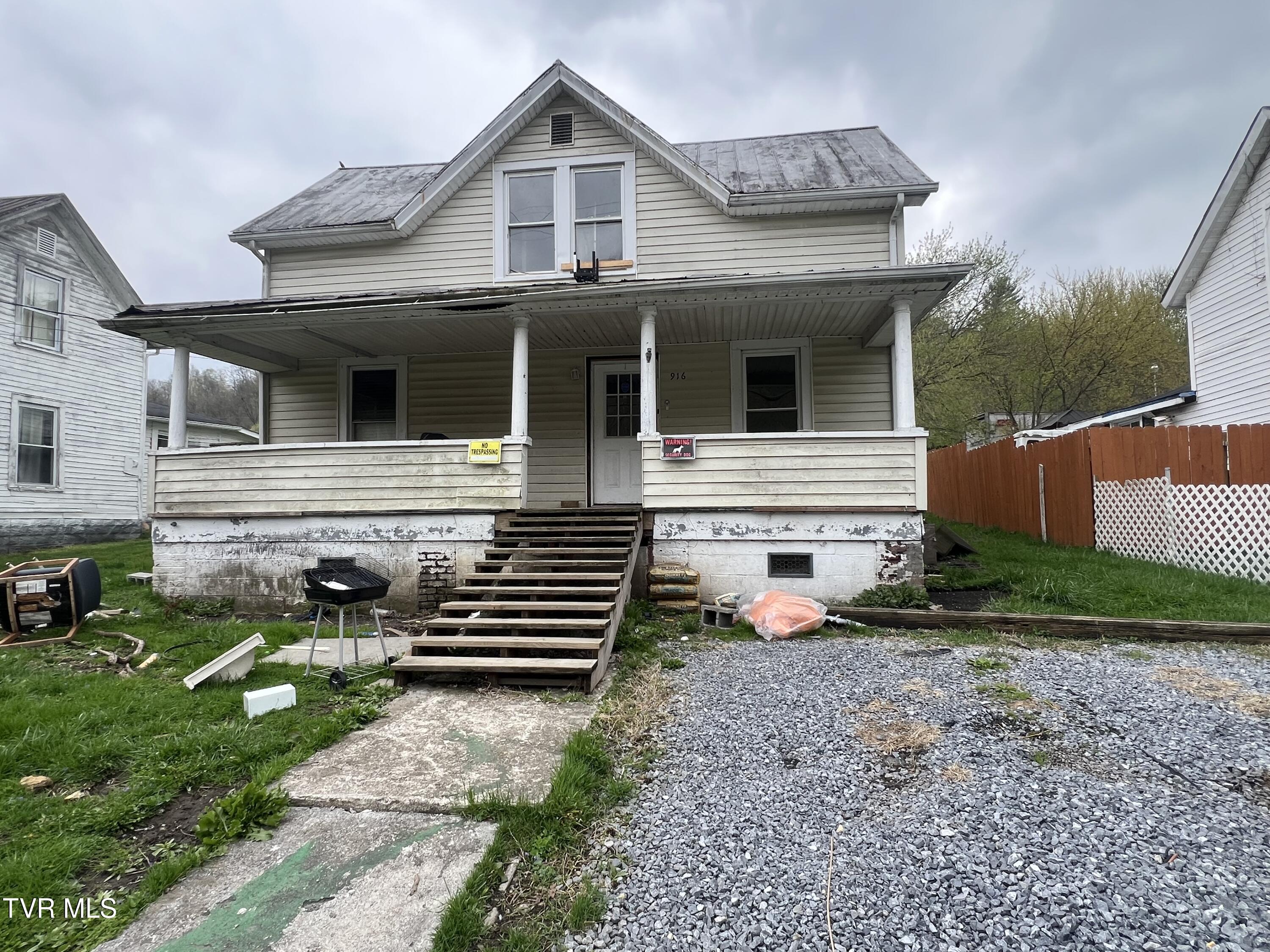 916 West Main Street Property Photo