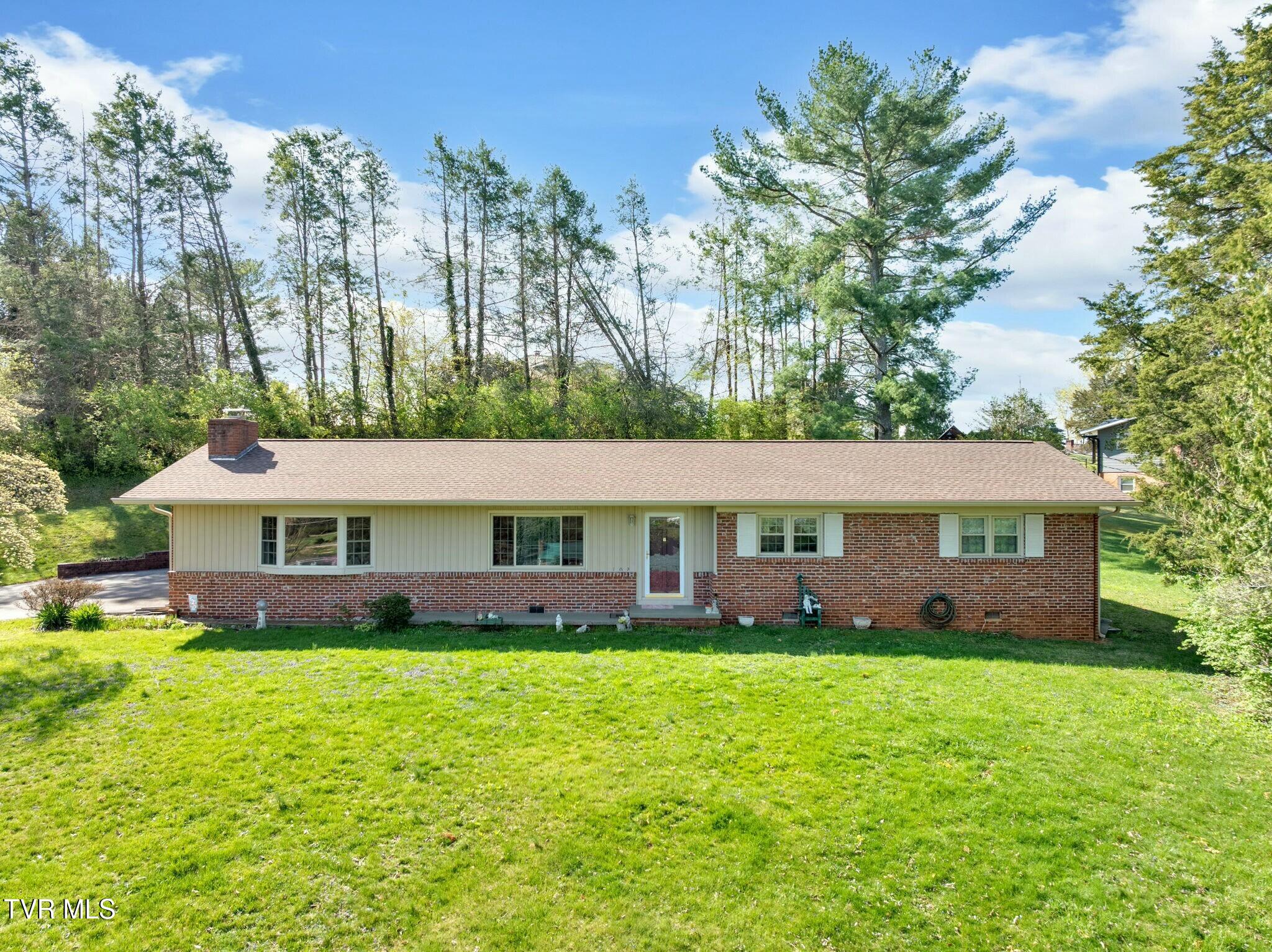 102 Delta Circle Property Photo