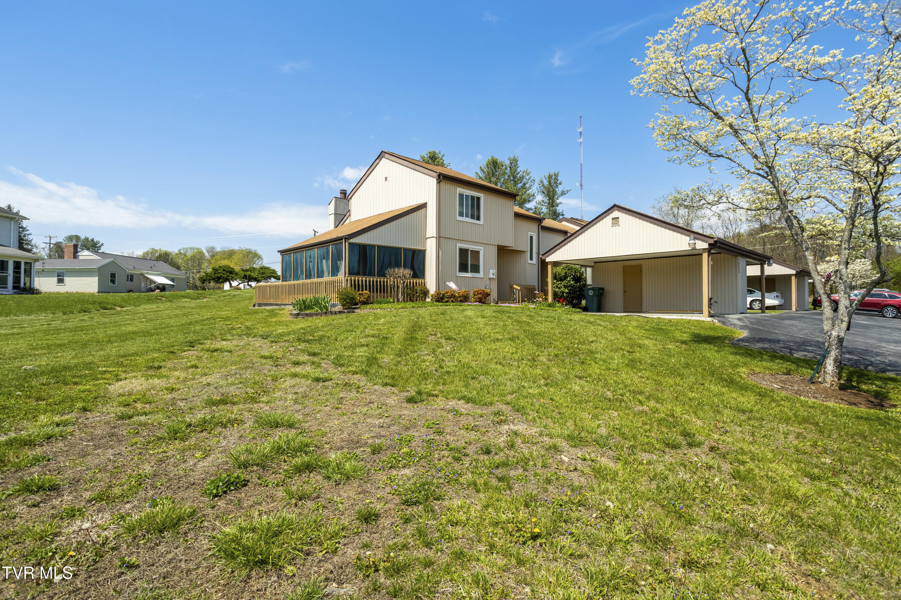 1023 Pebble Dr Property Photo