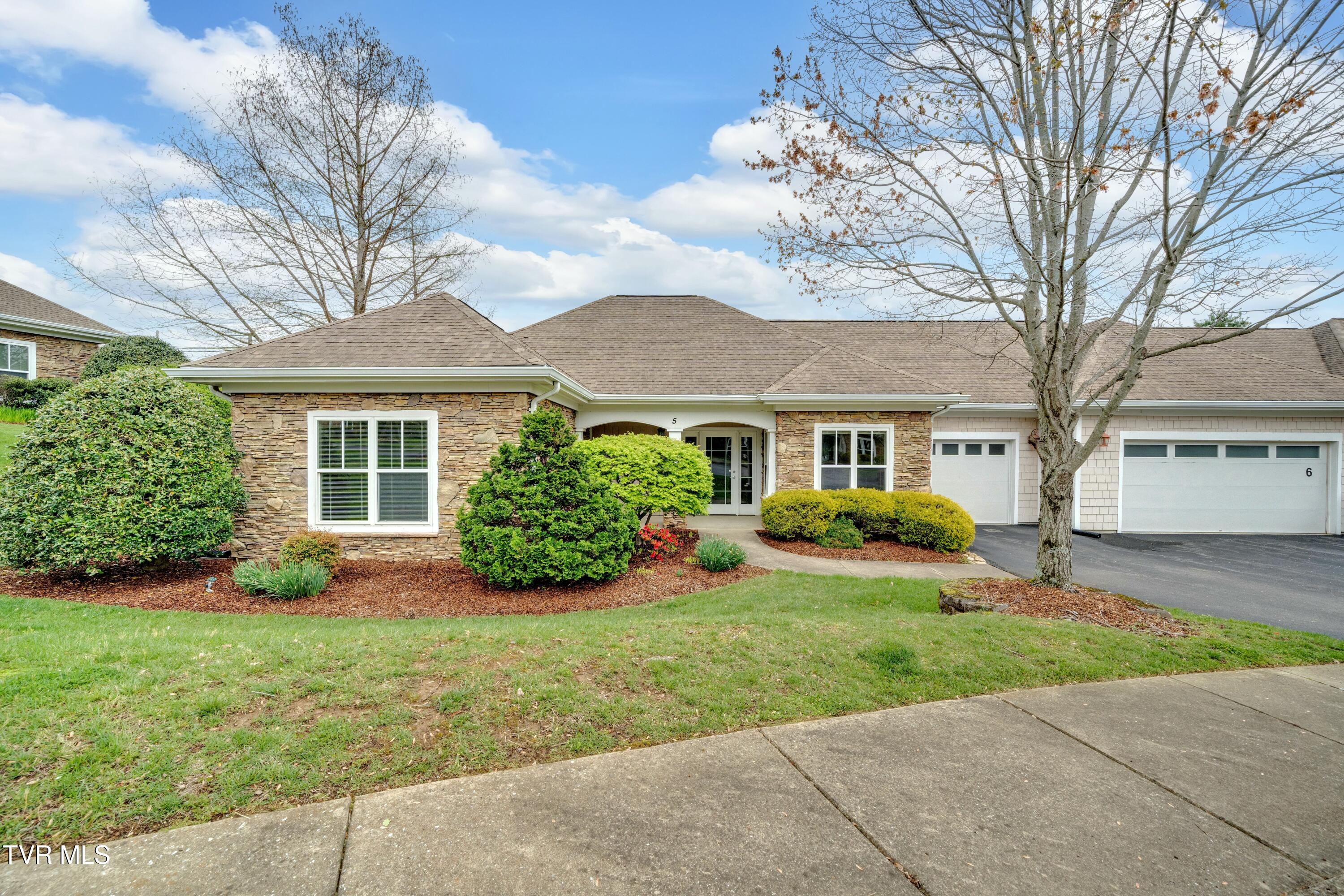 211 University Parkway Property Photo