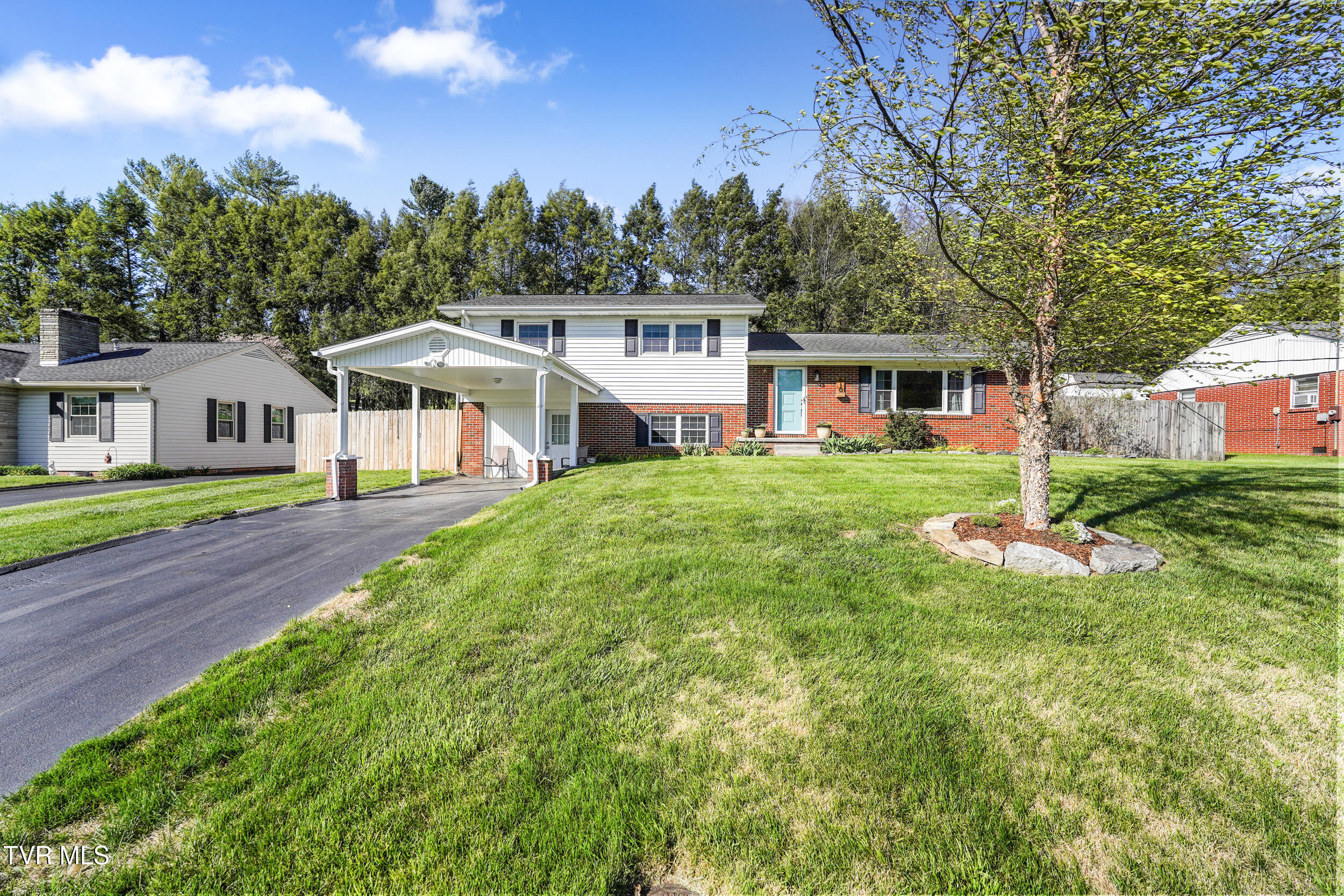 610 Pine Hill Road Property Photo