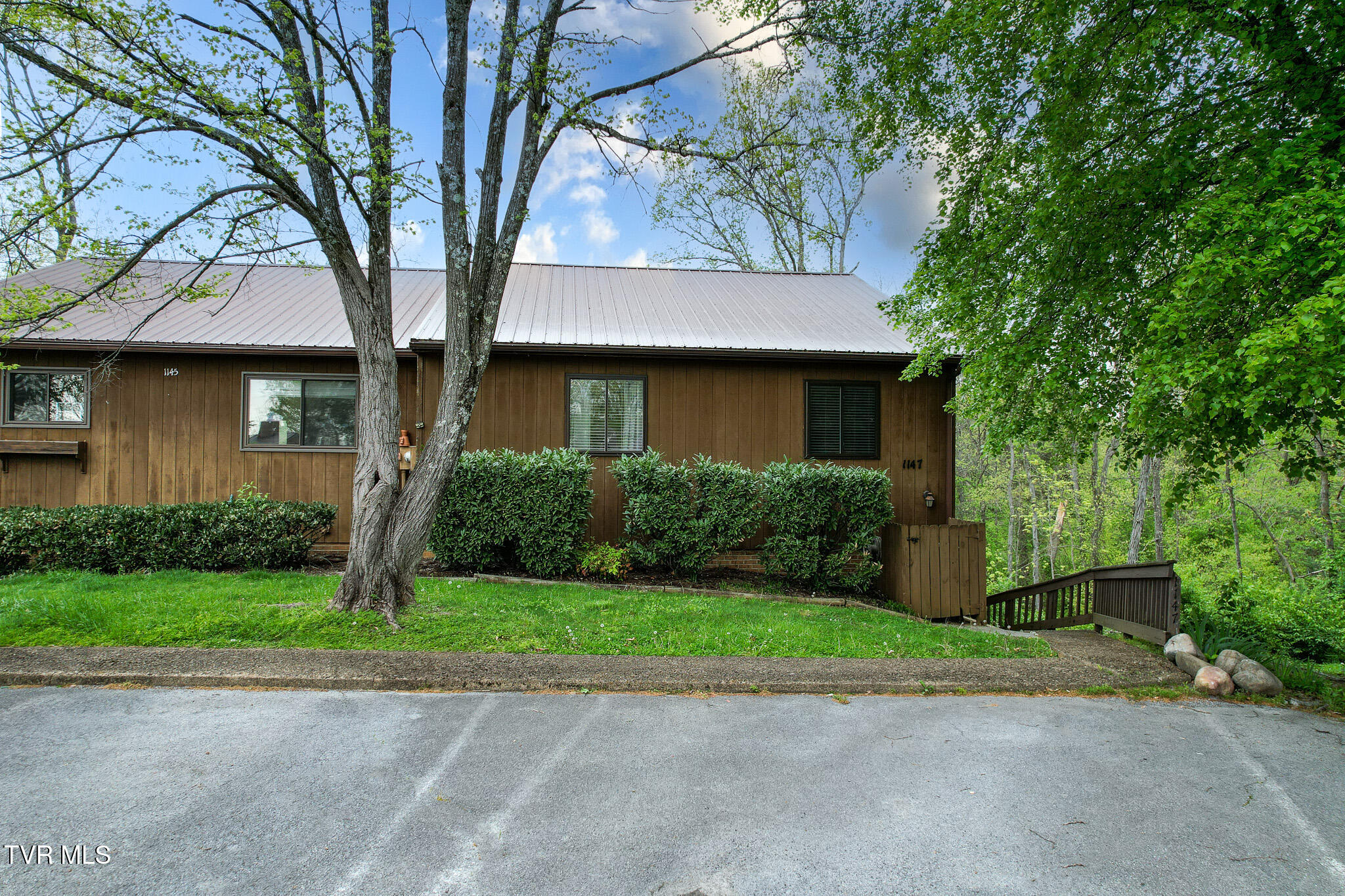 1147 Timbers East Property Photo 1