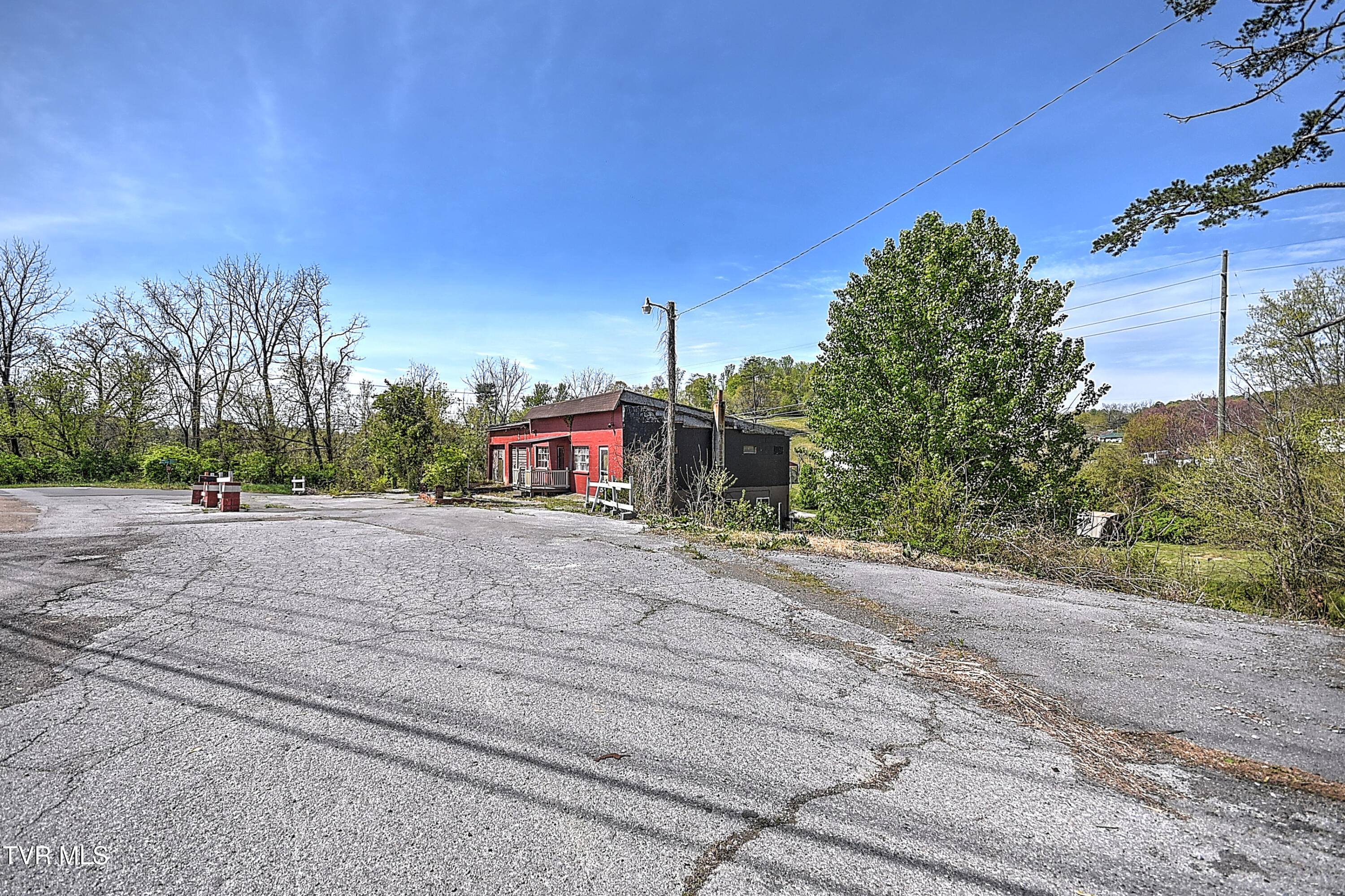 4418 Weaver Pike Property Photo