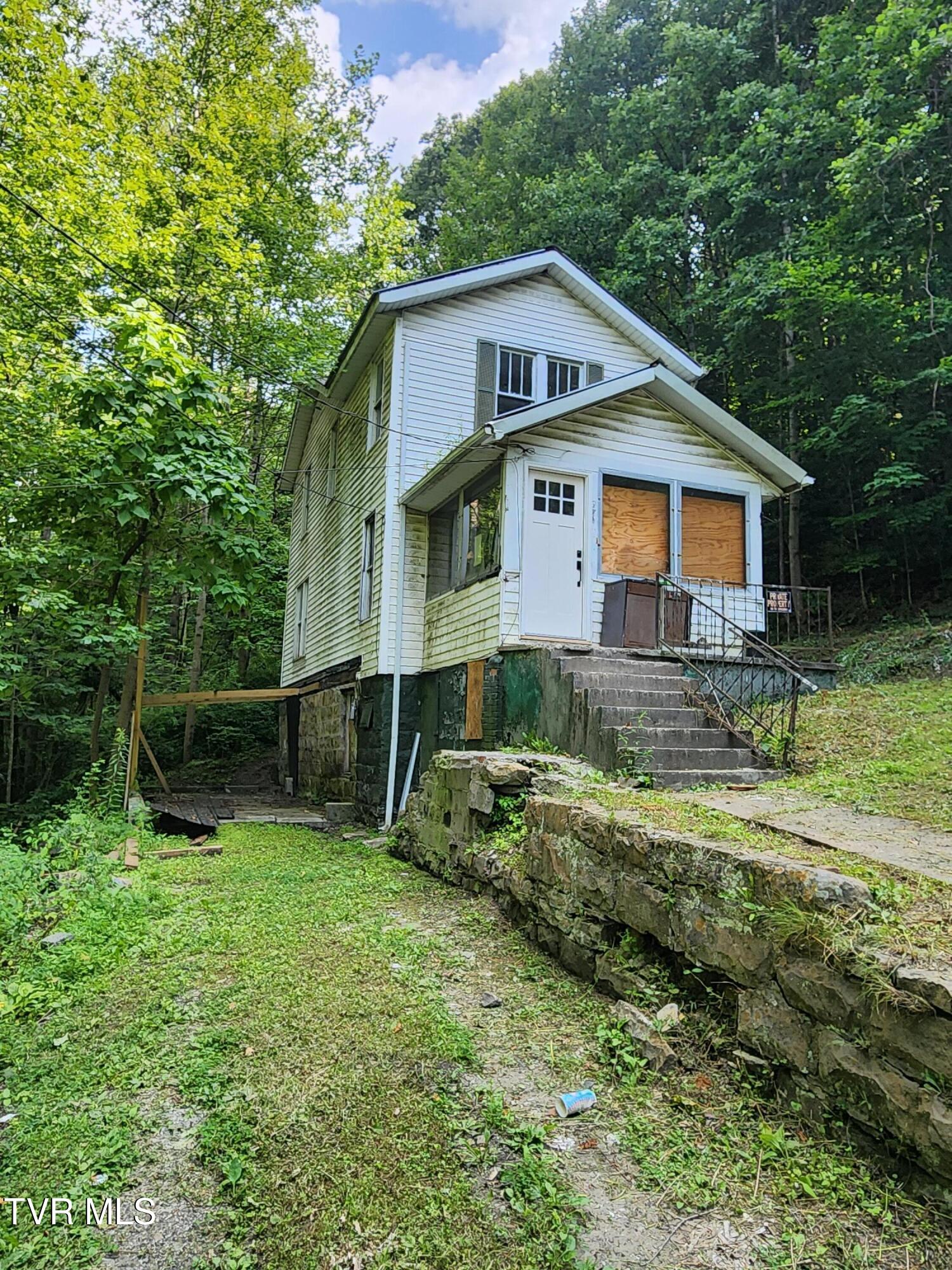 210 Callahan Property Photo 1