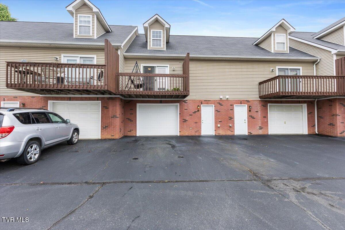 304 Cambridgeshire Court Property Photo