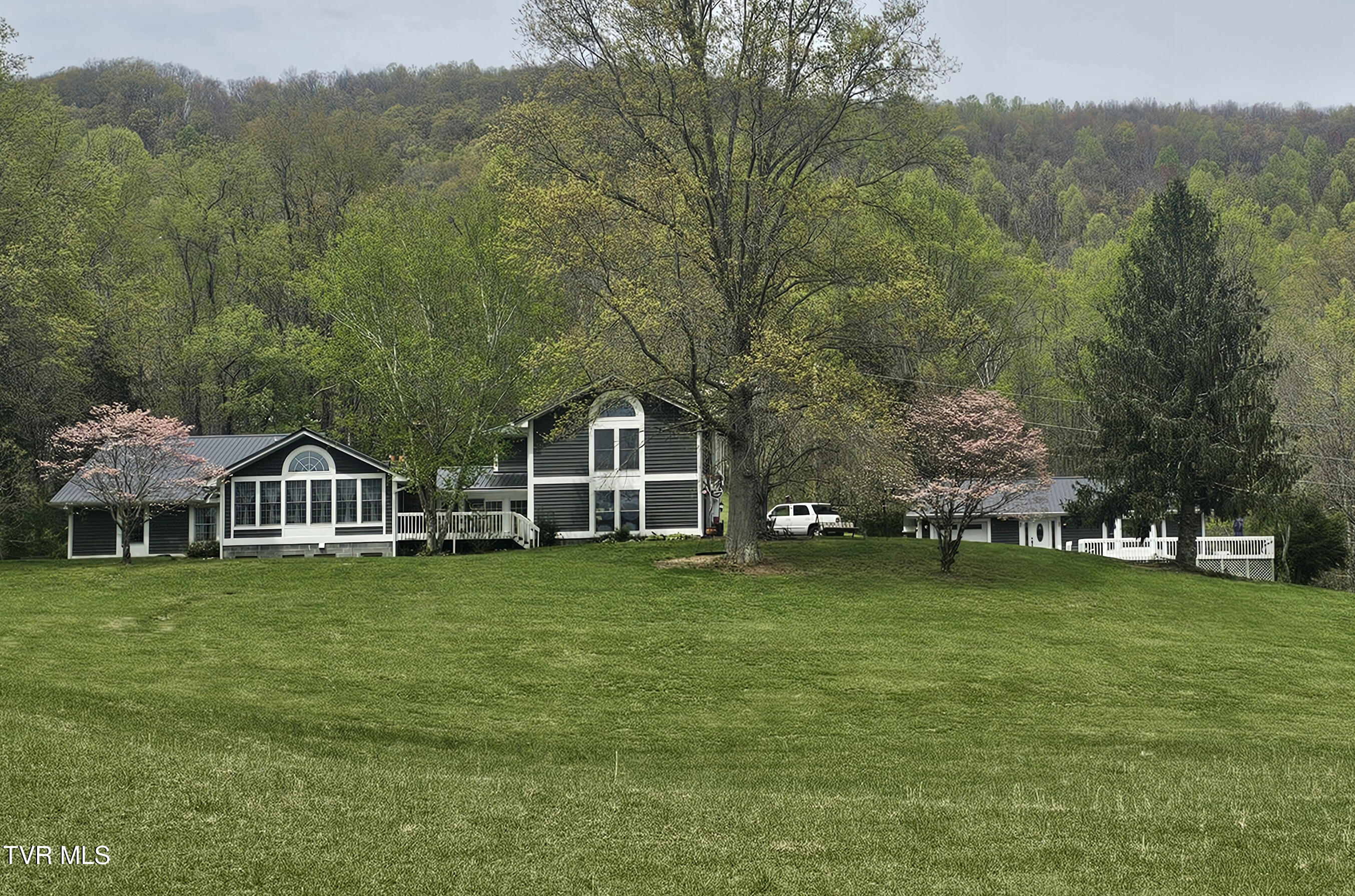 304 Tunnel Drive Property Photo