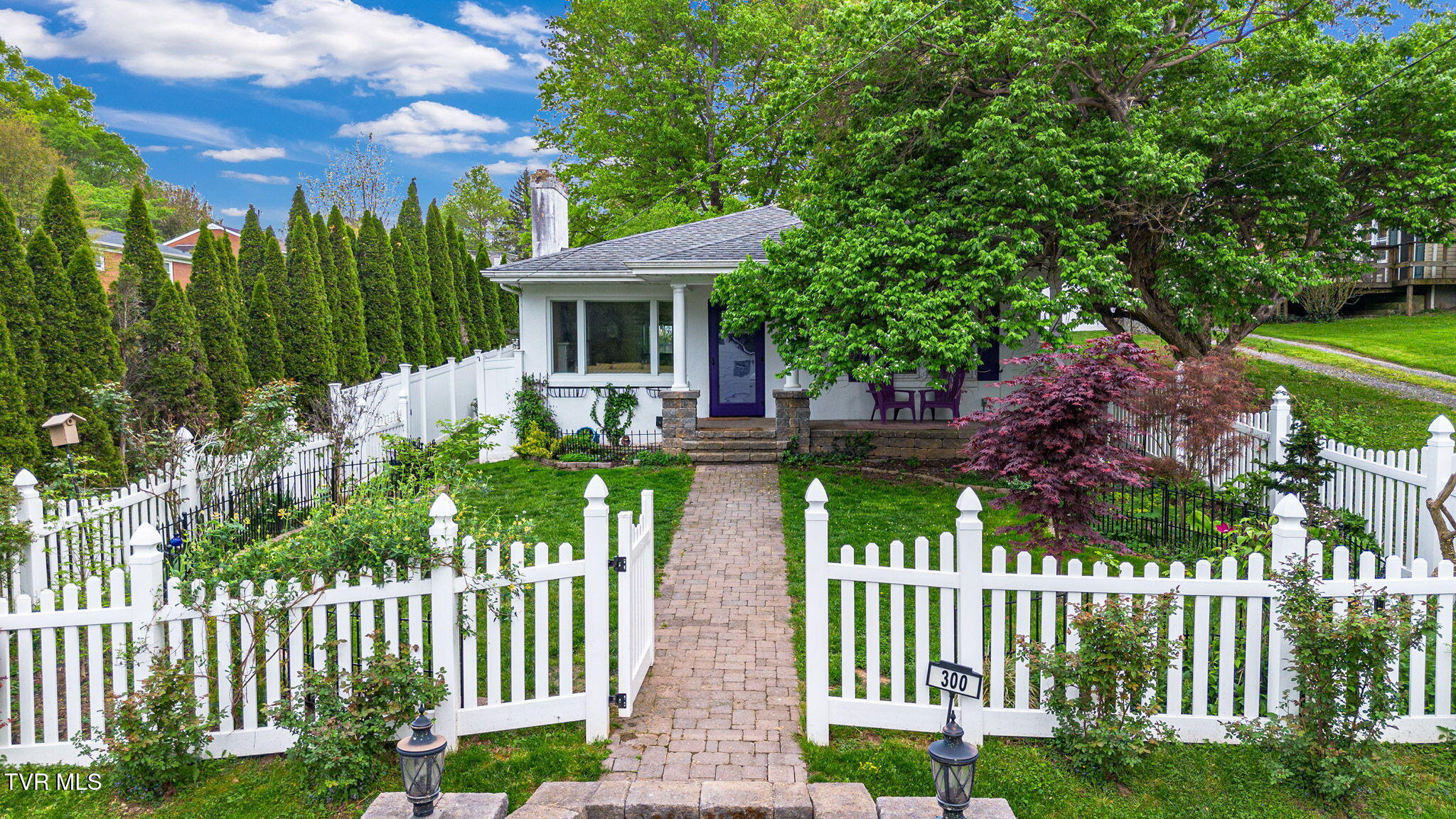 300 Southwest Grove Terrace Drive Property Photo