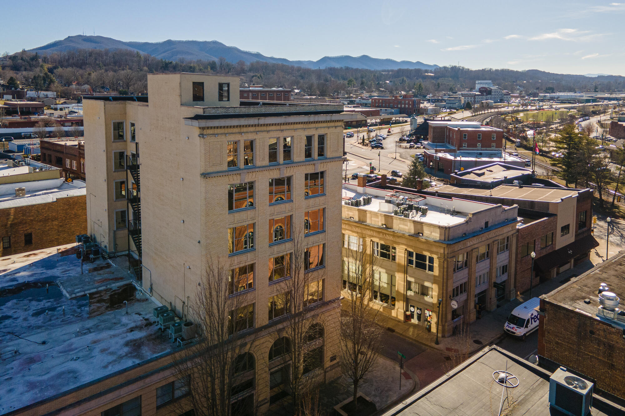 200 East Main Street Property Photo