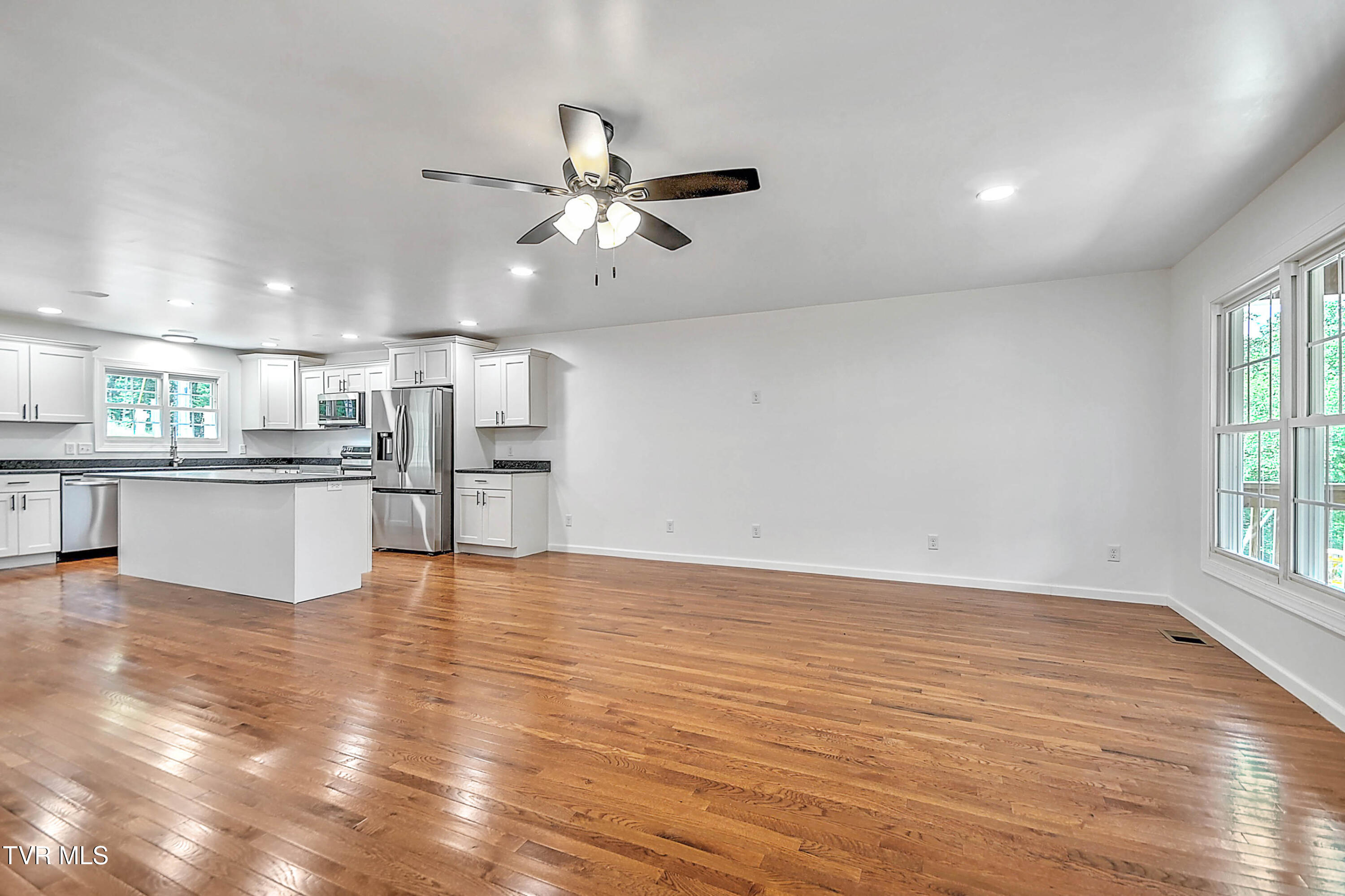 476 Norris Rd ( Bridle Path) Road Property Photo 6