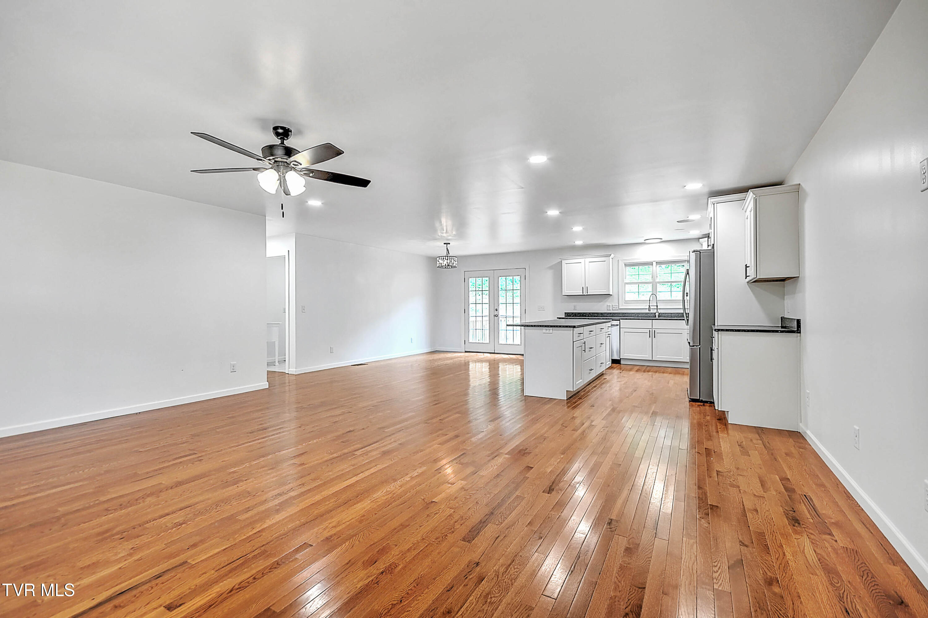 476 Norris Rd ( Bridle Path) Road Property Photo 8