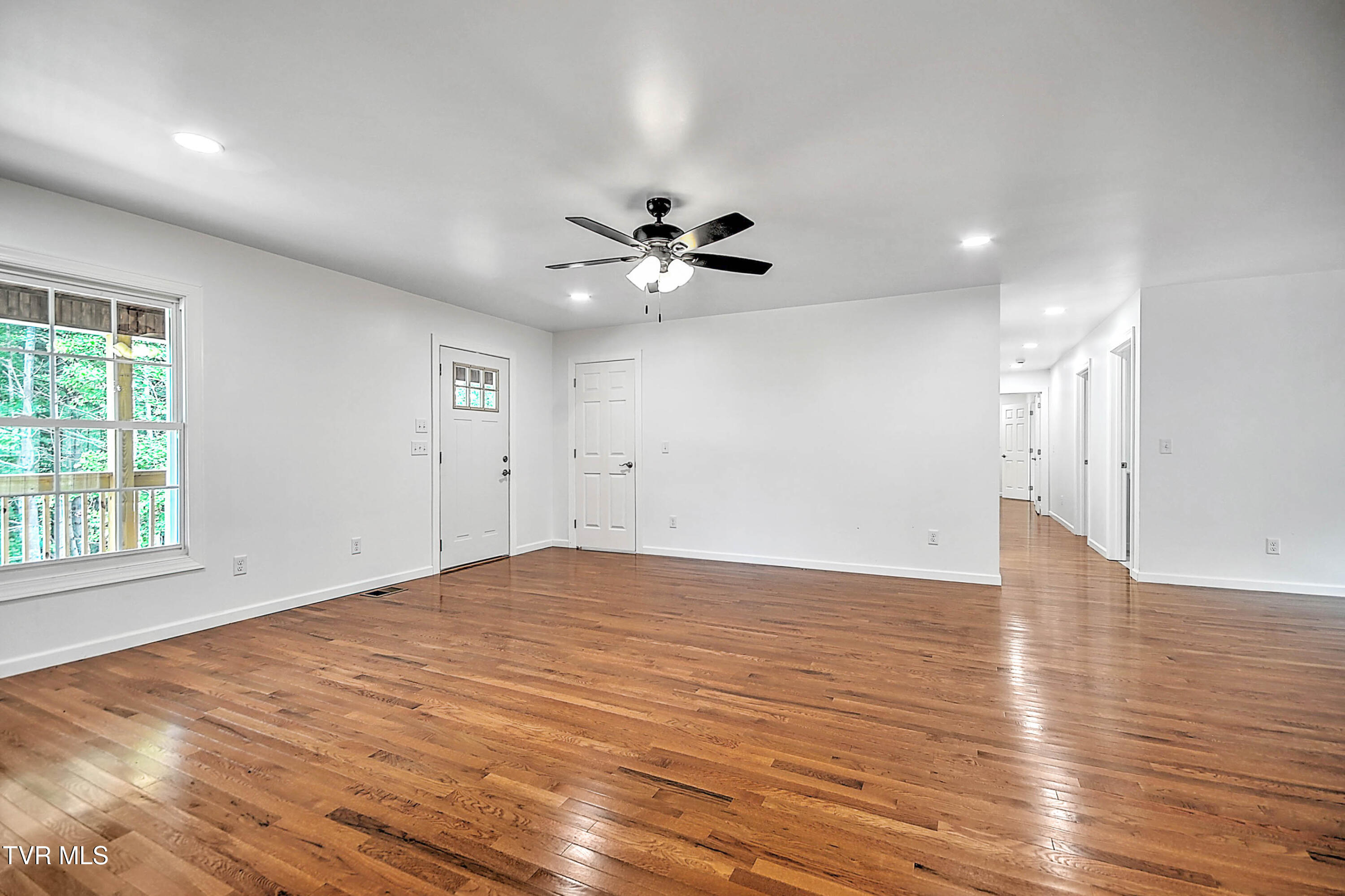 476 Norris Rd ( Bridle Path) Road Property Photo 10