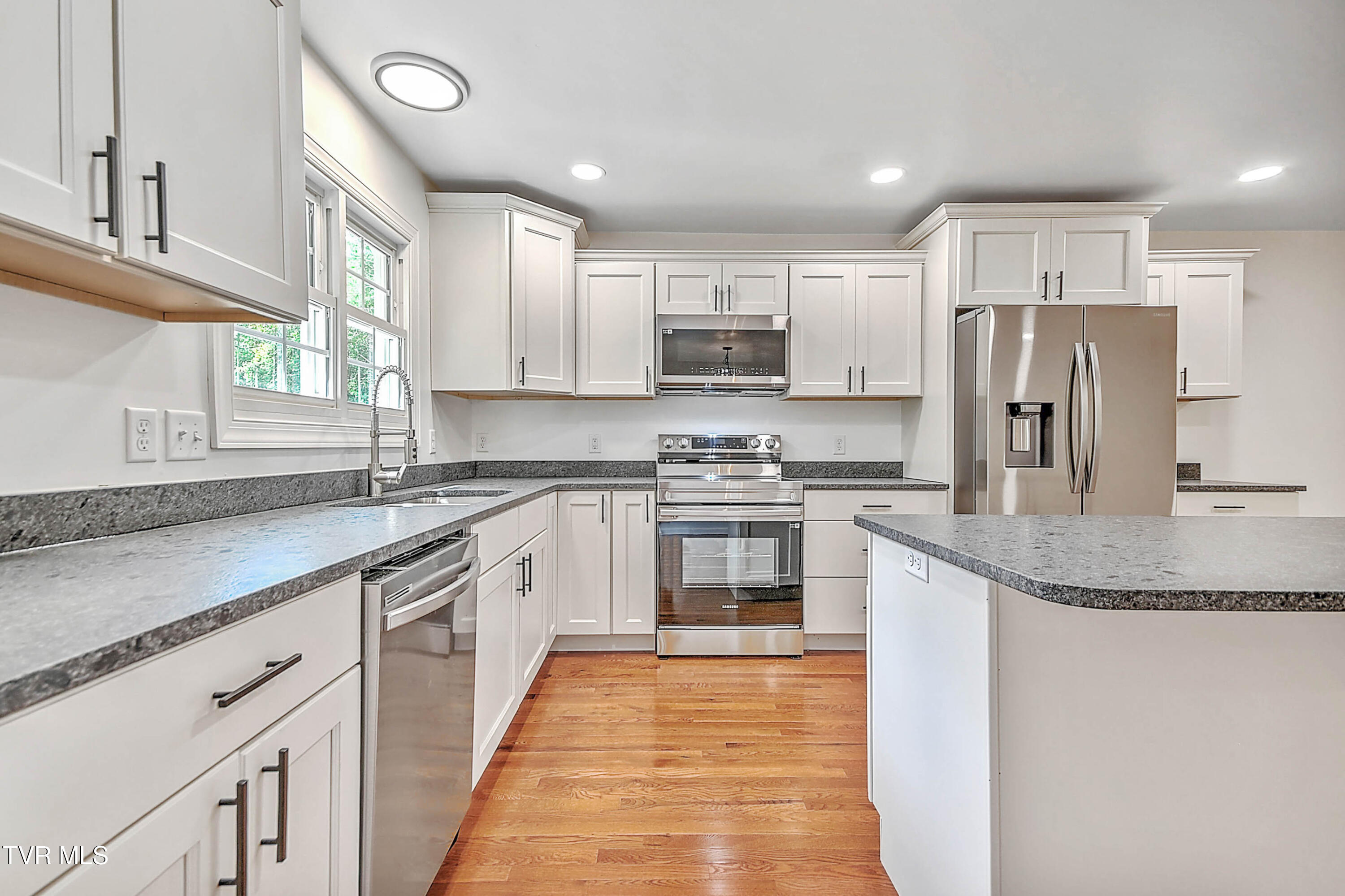 476 Norris Rd ( Bridle Path) Road Property Photo 15